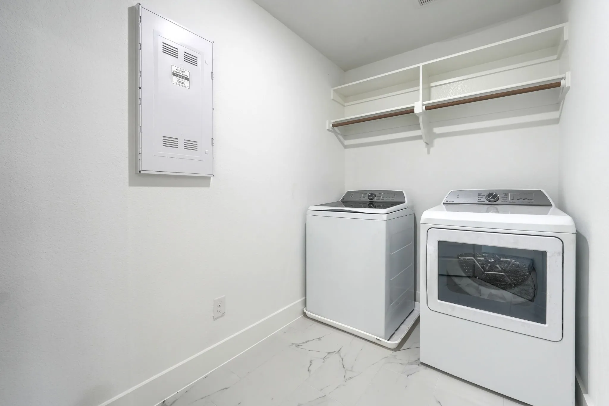 Single Family Residence For Rent in Tarrant County , 2633 Tanager Street, Fort Worth, Texas 76118, 3 Bedroom, 3 Bathroom, 2 Garage spaces, 1,660 Sqft, built in 2024, mls#21404397, Real Estate Agent in Fort Worth, Homes For Rent in Tarrant county, Homes For Rent in Fort Worth, Realtor in Fort Worth Texas, Real Estate Brokerage Independent Realty Texas, Luminita Cordes Realtor