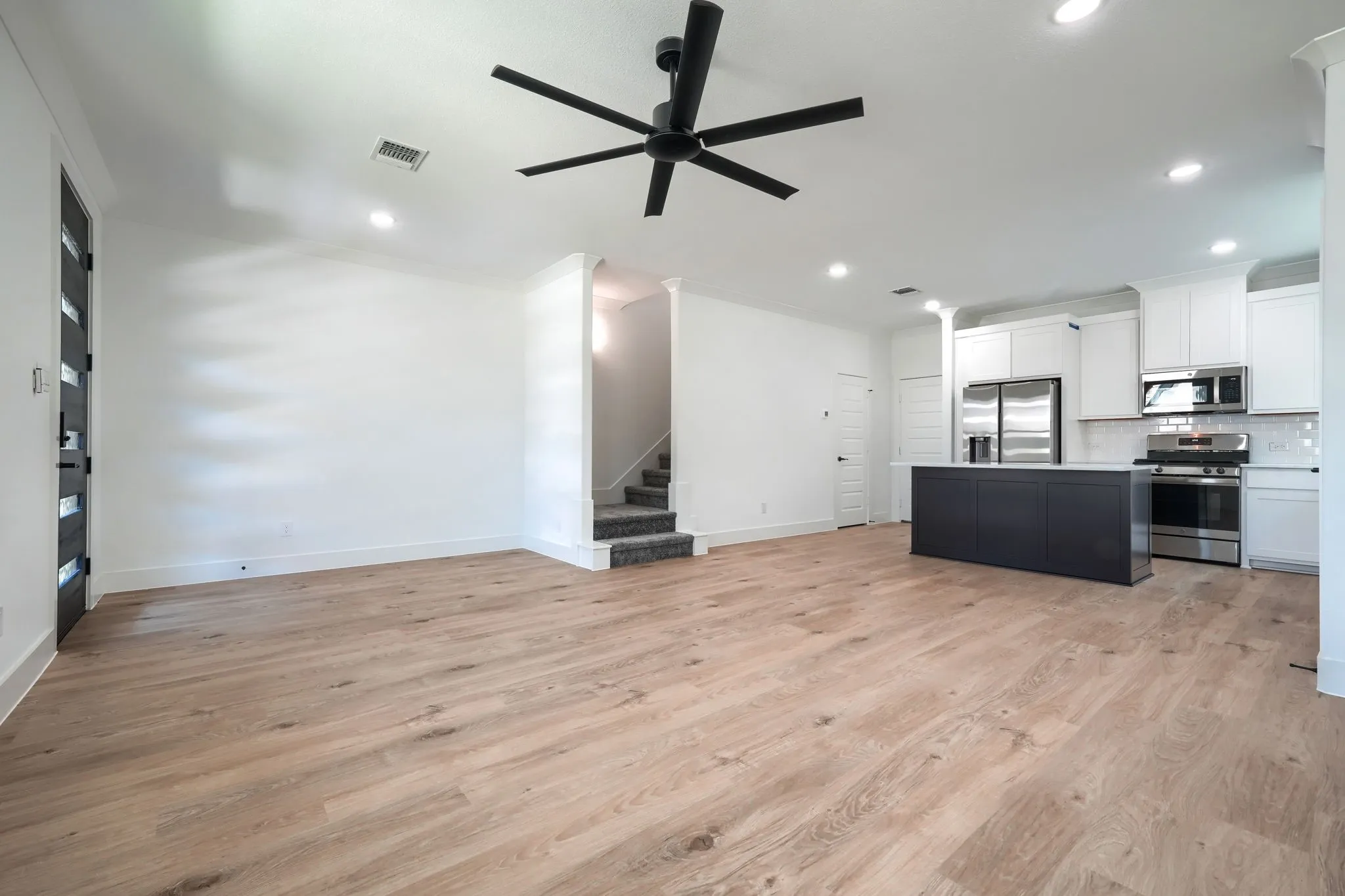 Single Family Residence For Rent in Tarrant County , 2633 Tanager Street, Fort Worth, Texas 76118, 3 Bedroom, 3 Bathroom, 2 Garage spaces, 1,660 Sqft, built in 2024, mls#21404397, Real Estate Agent in Fort Worth, Homes For Rent in Tarrant county, Homes For Rent in Fort Worth, Realtor in Fort Worth Texas, Real Estate Brokerage Independent Realty Texas, Luminita Cordes Realtor