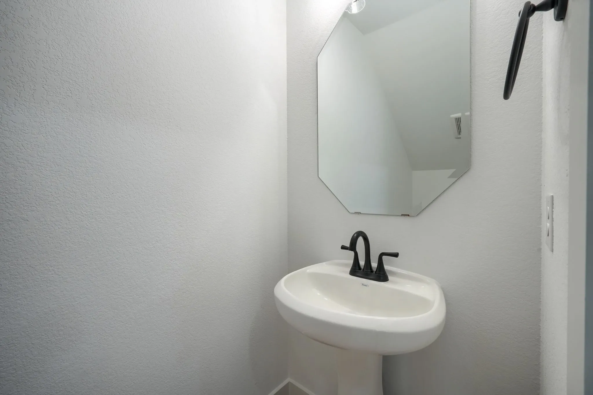 Single Family Residence For Rent in Tarrant County , 2633 Tanager Street, Fort Worth, Texas 76118, 3 Bedroom, 3 Bathroom, 2 Garage spaces, 1,660 Sqft, built in 2024, mls#21404397, Real Estate Agent in Fort Worth, Homes For Rent in Tarrant county, Homes For Rent in Fort Worth, Realtor in Fort Worth Texas, Real Estate Brokerage Independent Realty Texas, Luminita Cordes Realtor