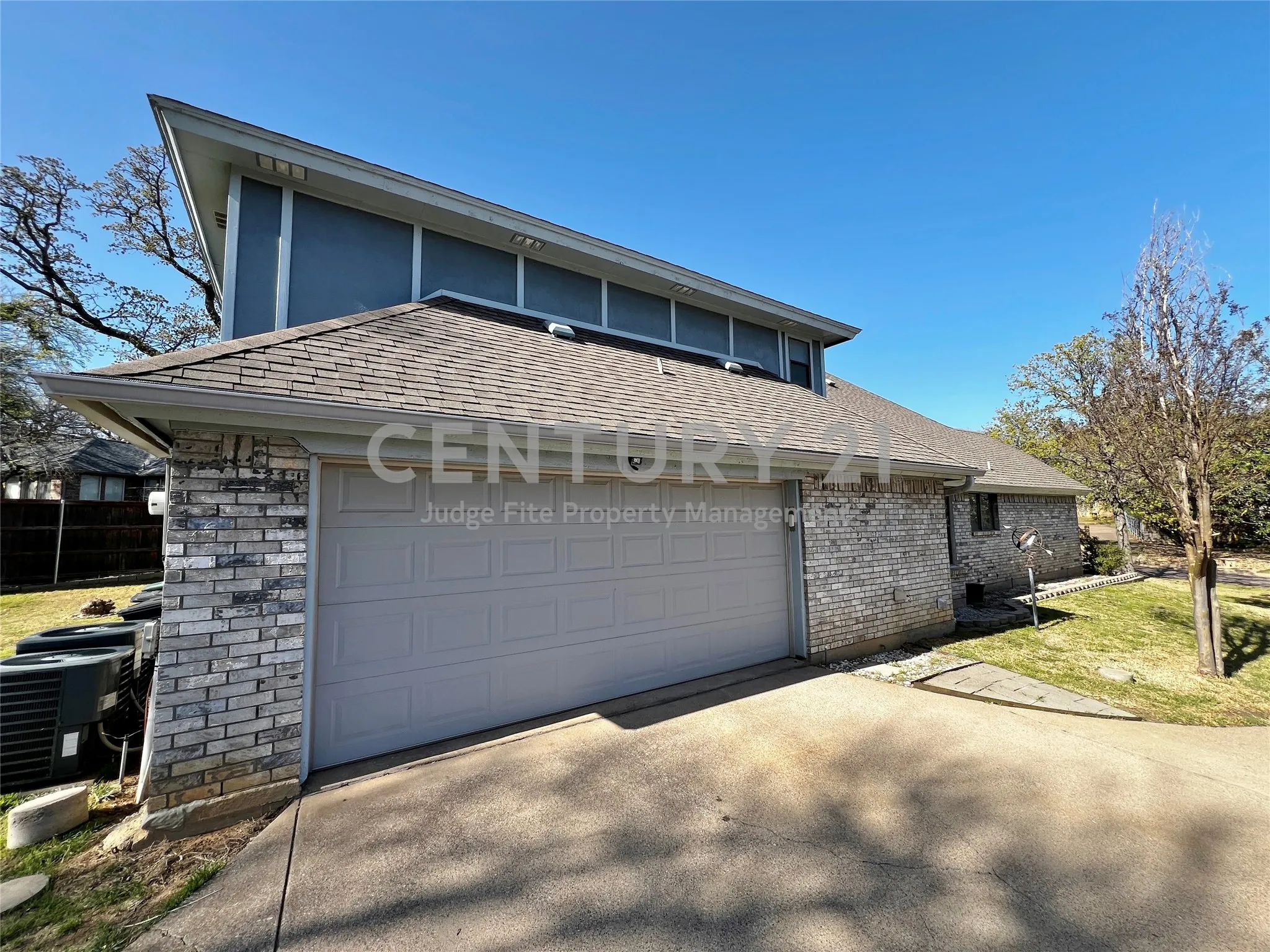 Single Family Residence For Rent in Tarrant County , 812 Newport Road, Fort Worth, Texas 76120, 4 Bedroom, 3 Bathroom, 2 Garage spaces, 2,992 Sqft, built in 1979, mls#21404578, Real Estate Agent in Fort Worth, Homes For Rent in Tarrant county, Homes For Rent in Fort Worth, Realtor in Fort Worth Texas, Real Estate Brokerage Independent Realty Texas, Luminita Cordes Realtor