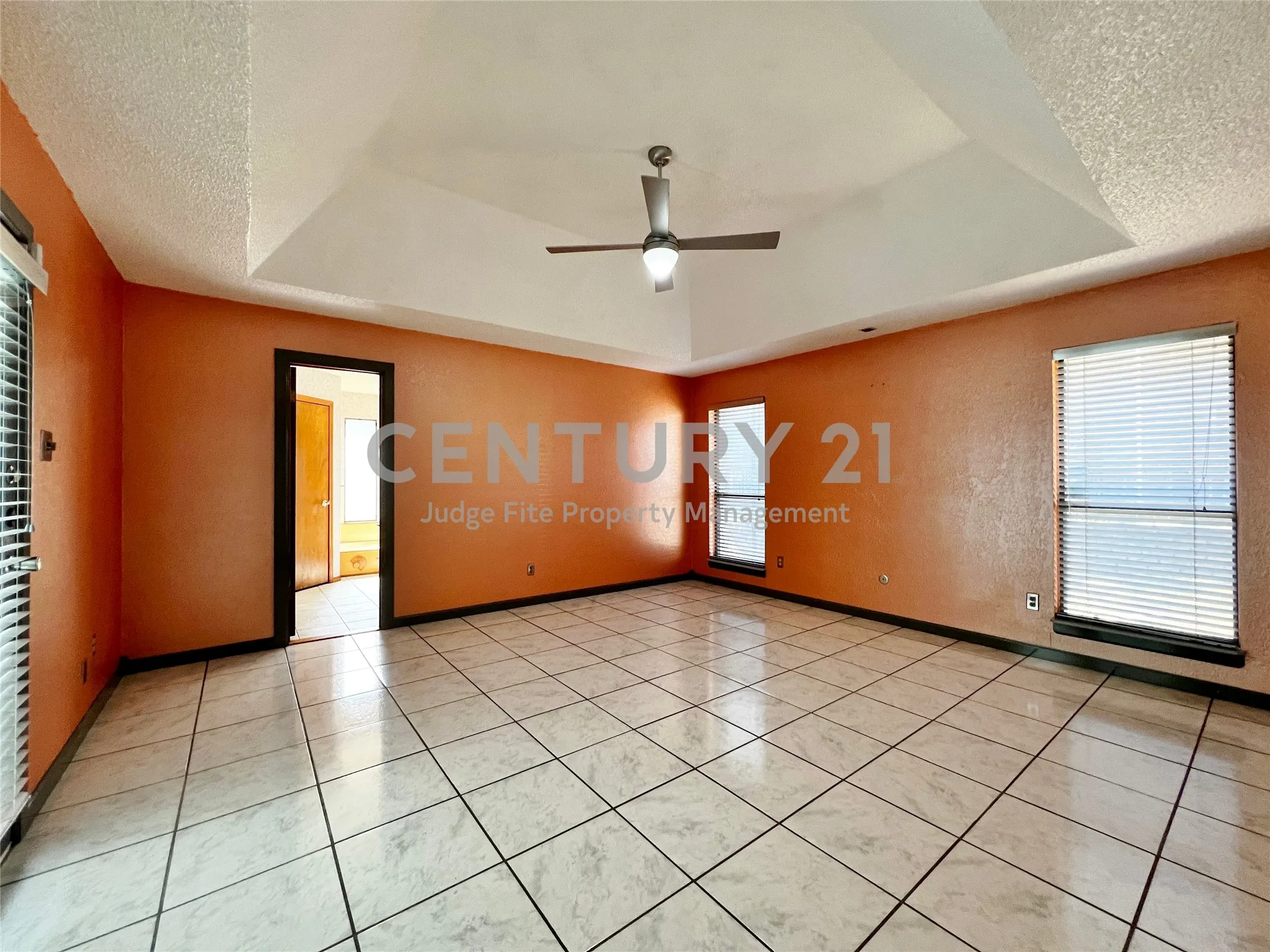 Single Family Residence For Rent in Tarrant County , 812 Newport Road, Fort Worth, Texas 76120, 4 Bedroom, 3 Bathroom, 2 Garage spaces, 2,992 Sqft, built in 1979, mls#21404578, Real Estate Agent in Fort Worth, Homes For Rent in Tarrant county, Homes For Rent in Fort Worth, Realtor in Fort Worth Texas, Real Estate Brokerage Independent Realty Texas, Luminita Cordes Realtor