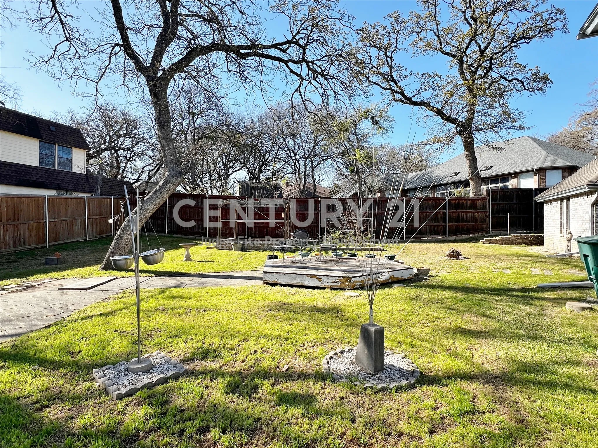 Single Family Residence For Rent in Tarrant County , 812 Newport Road, Fort Worth, Texas 76120, 4 Bedroom, 3 Bathroom, 2 Garage spaces, 2,992 Sqft, built in 1979, mls#21404578, Real Estate Agent in Fort Worth, Homes For Rent in Tarrant county, Homes For Rent in Fort Worth, Realtor in Fort Worth Texas, Real Estate Brokerage Independent Realty Texas, Luminita Cordes Realtor