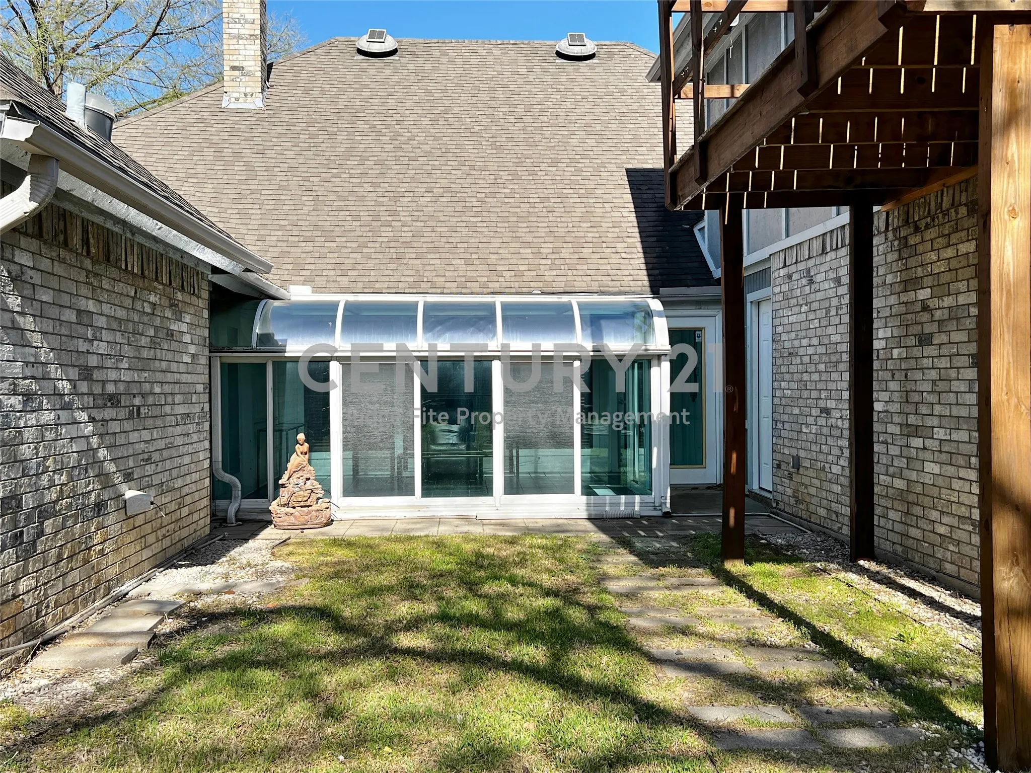 Single Family Residence For Rent in Tarrant County , 812 Newport Road, Fort Worth, Texas 76120, 4 Bedroom, 3 Bathroom, 2 Garage spaces, 2,992 Sqft, built in 1979, mls#21404578, Real Estate Agent in Fort Worth, Homes For Rent in Tarrant county, Homes For Rent in Fort Worth, Realtor in Fort Worth Texas, Real Estate Brokerage Independent Realty Texas, Luminita Cordes Realtor