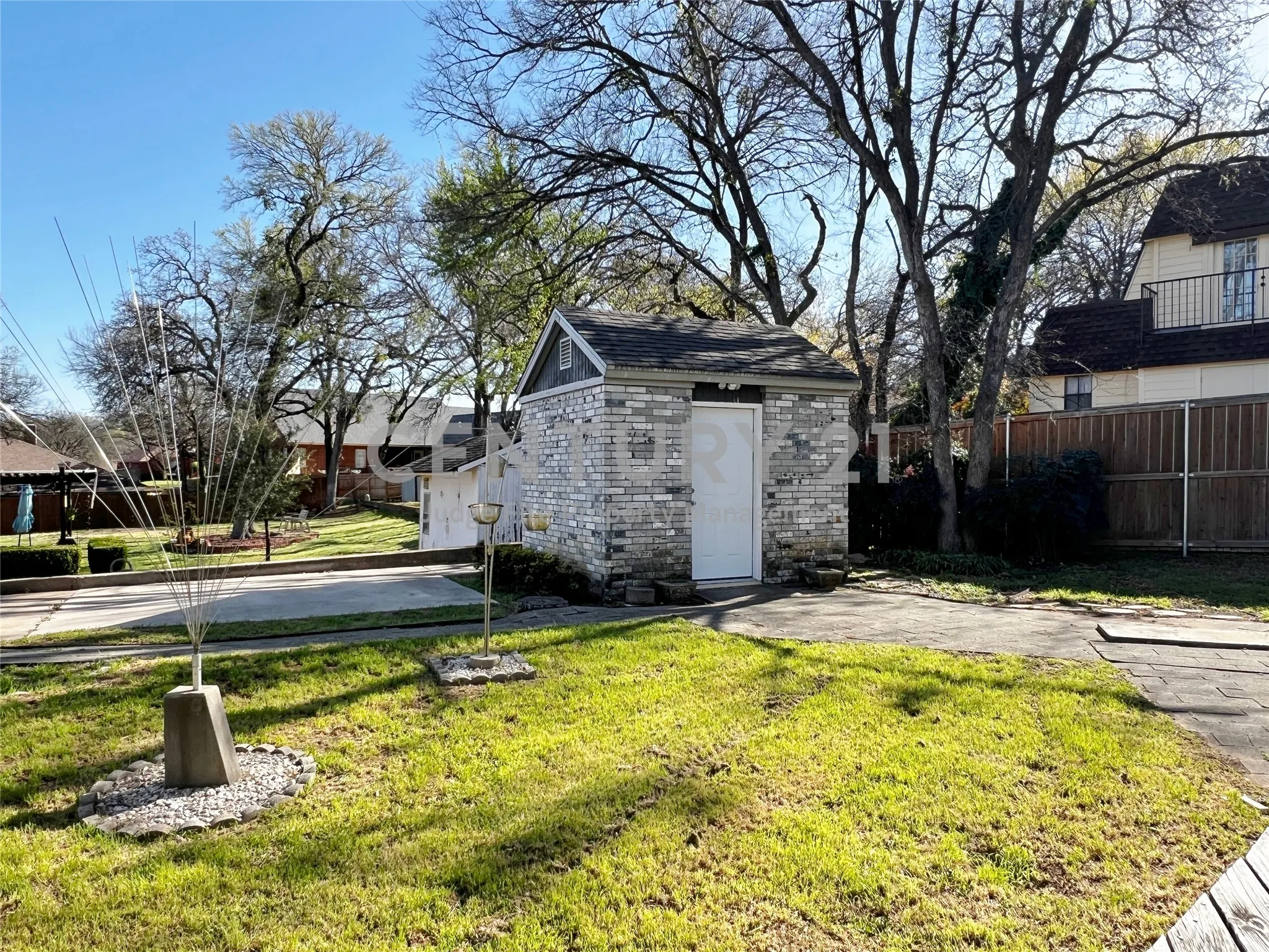 Single Family Residence For Rent in Tarrant County , 812 Newport Road, Fort Worth, Texas 76120, 4 Bedroom, 3 Bathroom, 2 Garage spaces, 2,992 Sqft, built in 1979, mls#21404578, Real Estate Agent in Fort Worth, Homes For Rent in Tarrant county, Homes For Rent in Fort Worth, Realtor in Fort Worth Texas, Real Estate Brokerage Independent Realty Texas, Luminita Cordes Realtor