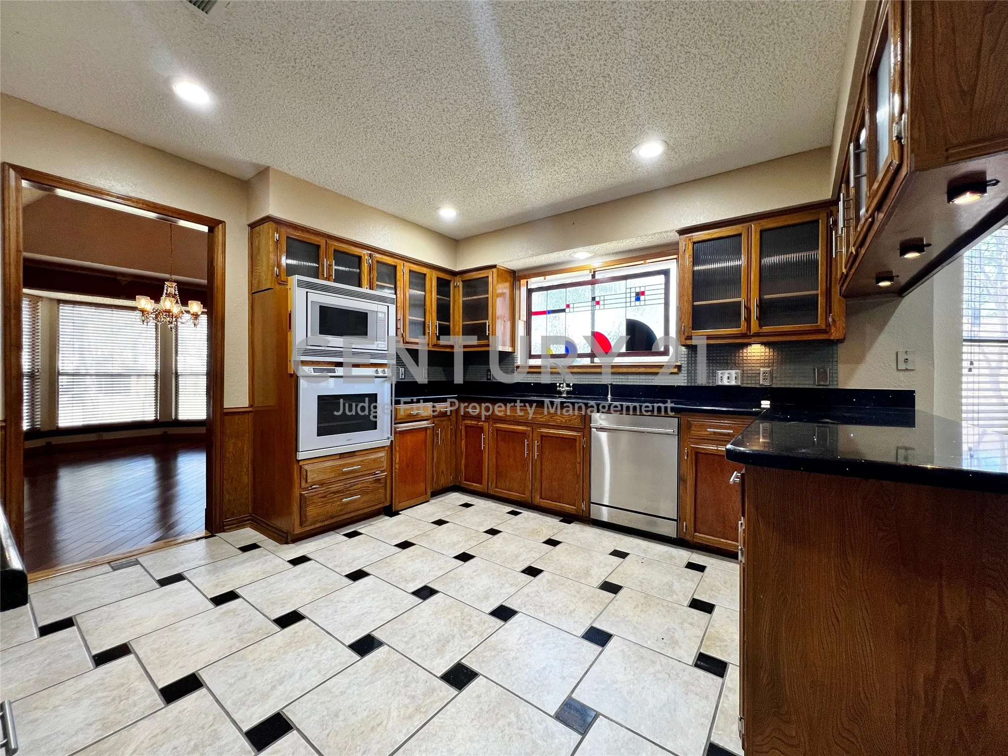 Single Family Residence For Rent in Tarrant County , 812 Newport Road, Fort Worth, Texas 76120, 4 Bedroom, 3 Bathroom, 2 Garage spaces, 2,992 Sqft, built in 1979, mls#21404578, Real Estate Agent in Fort Worth, Homes For Rent in Tarrant county, Homes For Rent in Fort Worth, Realtor in Fort Worth Texas, Real Estate Brokerage Independent Realty Texas, Luminita Cordes Realtor
