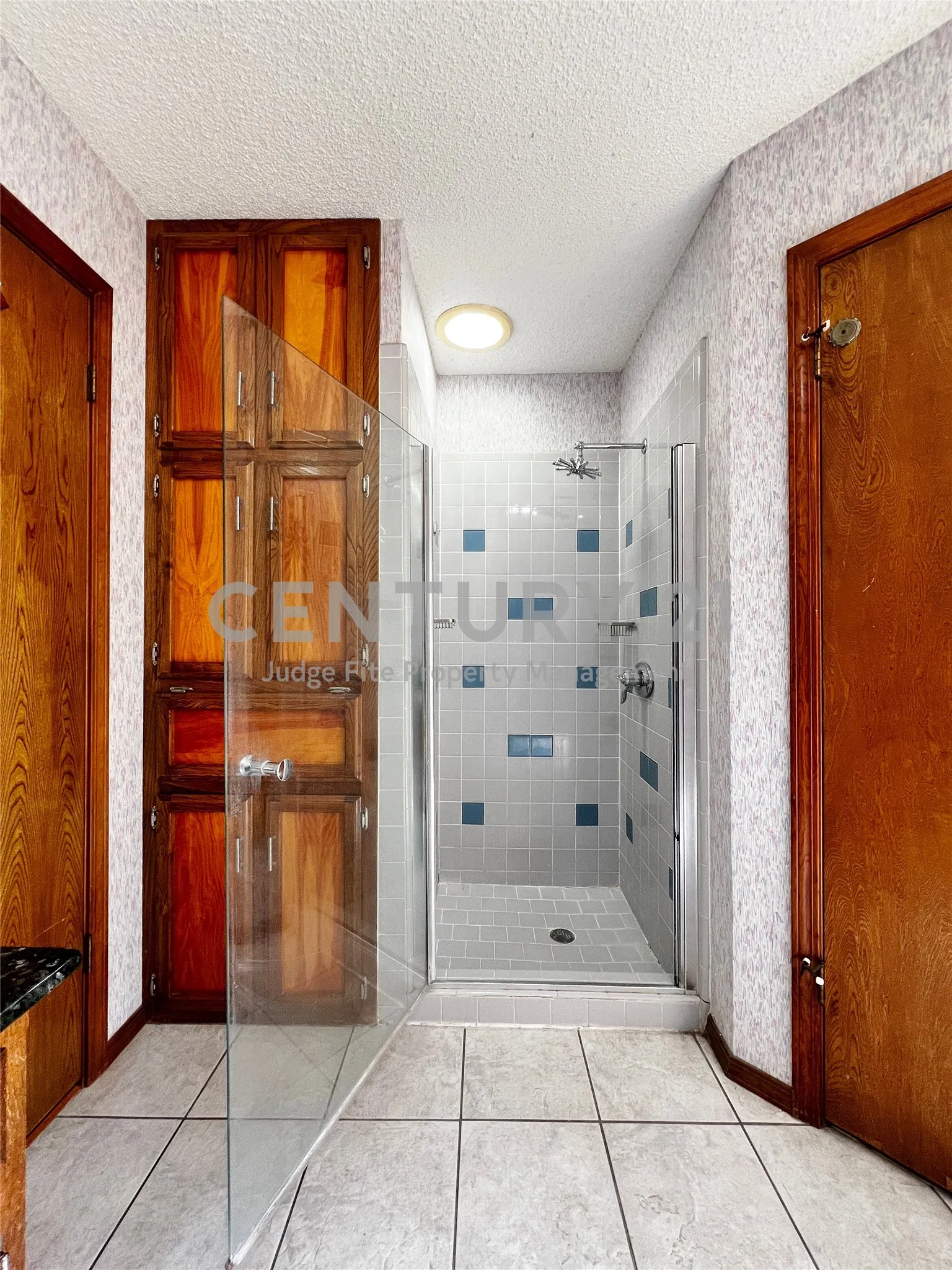 Single Family Residence For Rent in Tarrant County , 812 Newport Road, Fort Worth, Texas 76120, 4 Bedroom, 3 Bathroom, 2 Garage spaces, 2,992 Sqft, built in 1979, mls#21404578, Real Estate Agent in Fort Worth, Homes For Rent in Tarrant county, Homes For Rent in Fort Worth, Realtor in Fort Worth Texas, Real Estate Brokerage Independent Realty Texas, Luminita Cordes Realtor