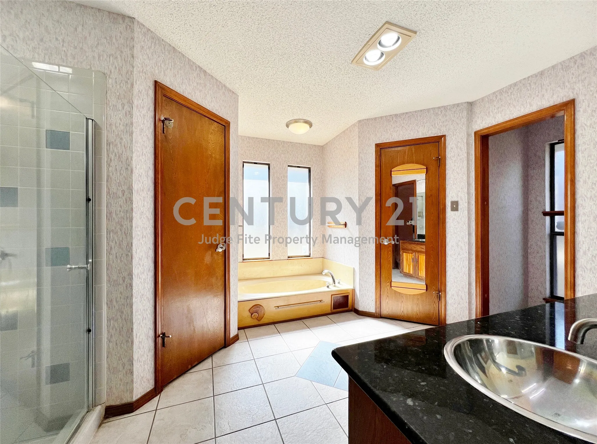 Single Family Residence For Rent in Tarrant County , 812 Newport Road, Fort Worth, Texas 76120, 4 Bedroom, 3 Bathroom, 2 Garage spaces, 2,992 Sqft, built in 1979, mls#21404578, Real Estate Agent in Fort Worth, Homes For Rent in Tarrant county, Homes For Rent in Fort Worth, Realtor in Fort Worth Texas, Real Estate Brokerage Independent Realty Texas, Luminita Cordes Realtor