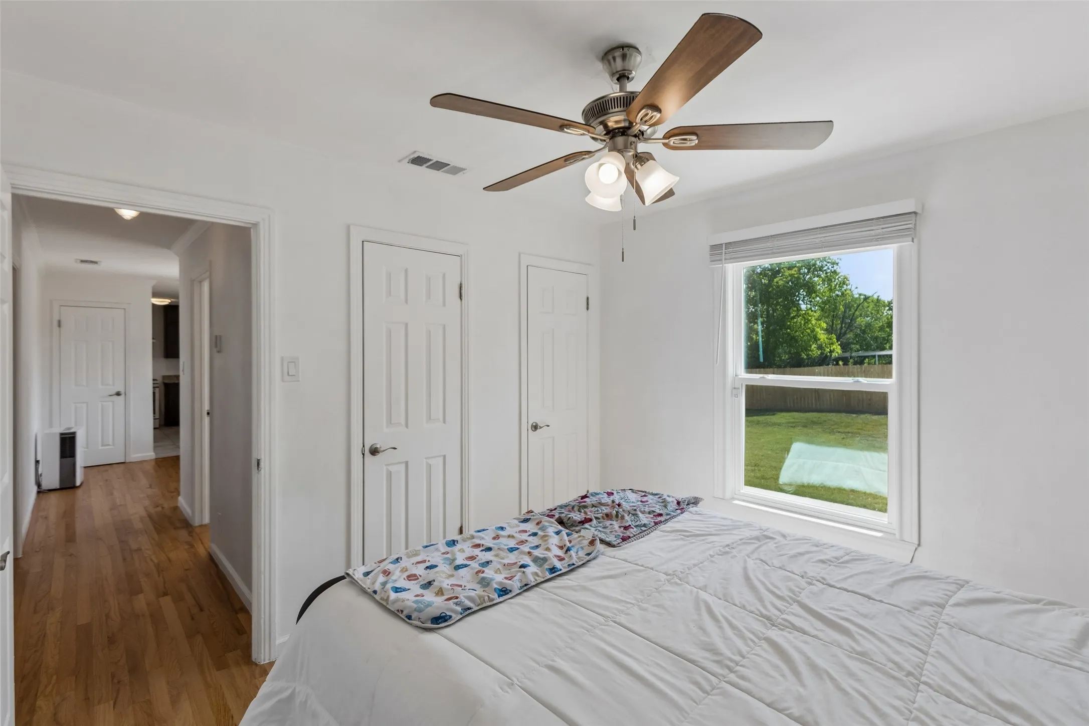 Single Family Residence For Sale in Dallas County , 714 NW 6th Street, Grand Prairie, Texas 75050, 3 Bedroom, 2 Bathroom, 1 Garage spaces, 1,376 Sqft, built in 1952, mls#21404579, Real Estate Agent in Grand Prairie, Homes For Sale in Dallas county, Homes For Sale in Grand Prairie, Realtor in Grand Prairie Texas, Real Estate Brokerage Independent Realty Texas, Luminita Cordes Realtor