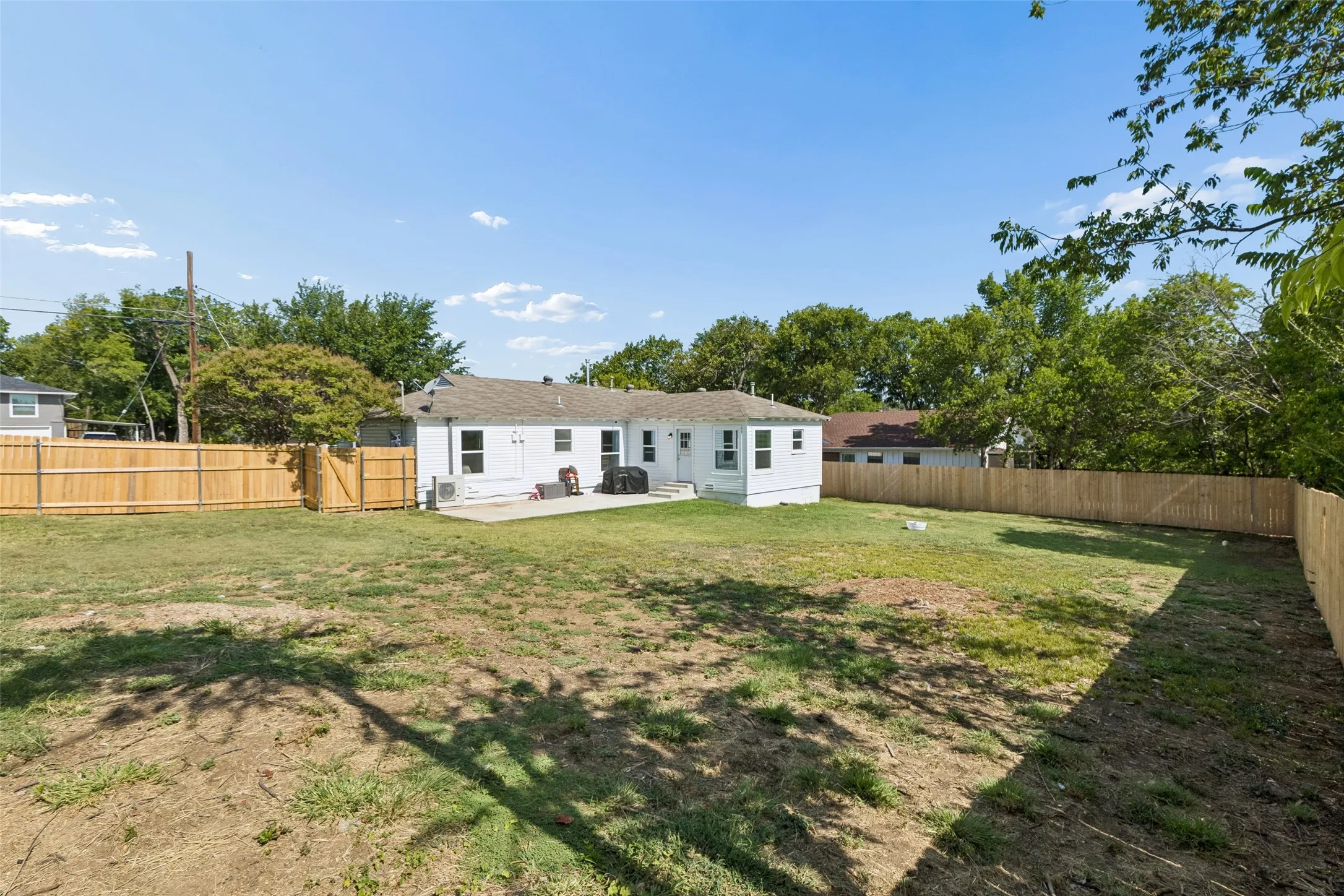 Single Family Residence For Sale in Dallas County , 714 NW 6th Street, Grand Prairie, Texas 75050, 3 Bedroom, 2 Bathroom, 1 Garage spaces, 1,376 Sqft, built in 1952, mls#21404579, Real Estate Agent in Grand Prairie, Homes For Sale in Dallas county, Homes For Sale in Grand Prairie, Realtor in Grand Prairie Texas, Real Estate Brokerage Independent Realty Texas, Luminita Cordes Realtor