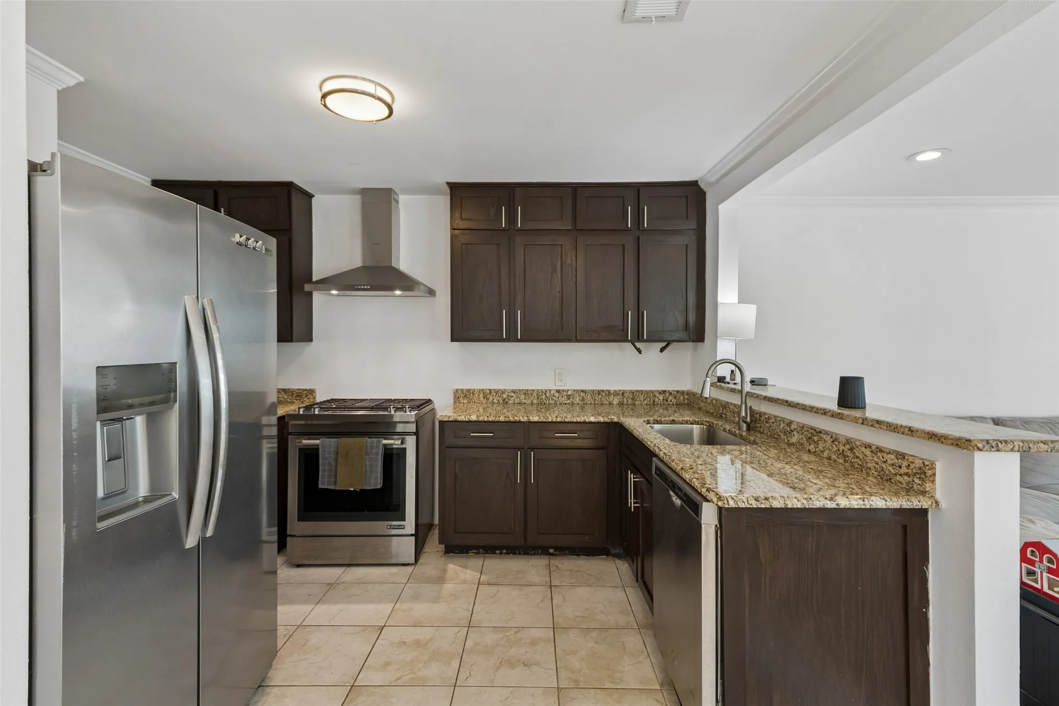 Single Family Residence For Sale in Dallas County , 714 NW 6th Street, Grand Prairie, Texas 75050, 3 Bedroom, 2 Bathroom, 1 Garage spaces, 1,376 Sqft, built in 1952, mls#21404579, Real Estate Agent in Grand Prairie, Homes For Sale in Dallas county, Homes For Sale in Grand Prairie, Realtor in Grand Prairie Texas, Real Estate Brokerage Independent Realty Texas, Luminita Cordes Realtor