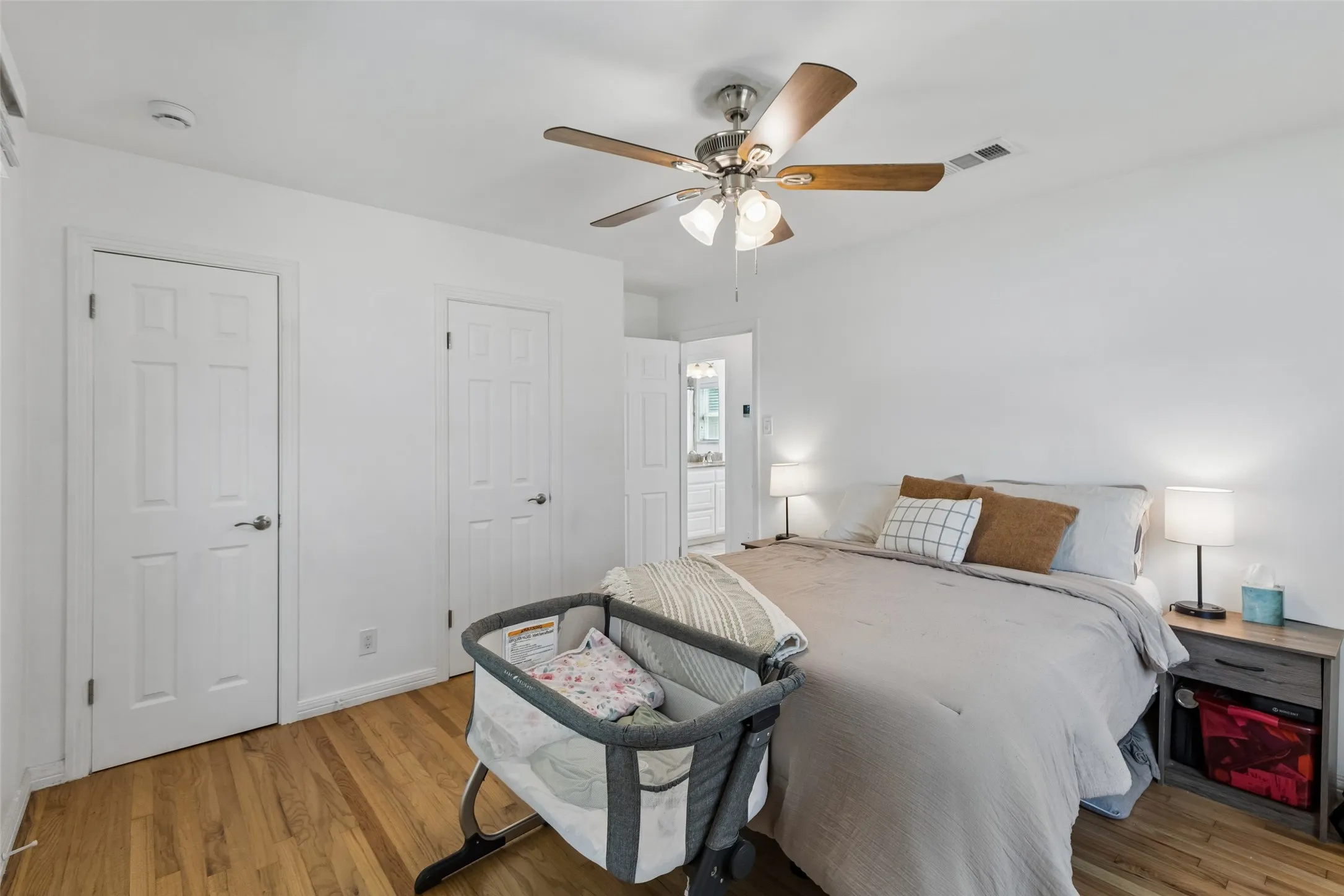 Single Family Residence For Sale in Dallas County , 714 NW 6th Street, Grand Prairie, Texas 75050, 3 Bedroom, 2 Bathroom, 1 Garage spaces, 1,376 Sqft, built in 1952, mls#21404579, Real Estate Agent in Grand Prairie, Homes For Sale in Dallas county, Homes For Sale in Grand Prairie, Realtor in Grand Prairie Texas, Real Estate Brokerage Independent Realty Texas, Luminita Cordes Realtor