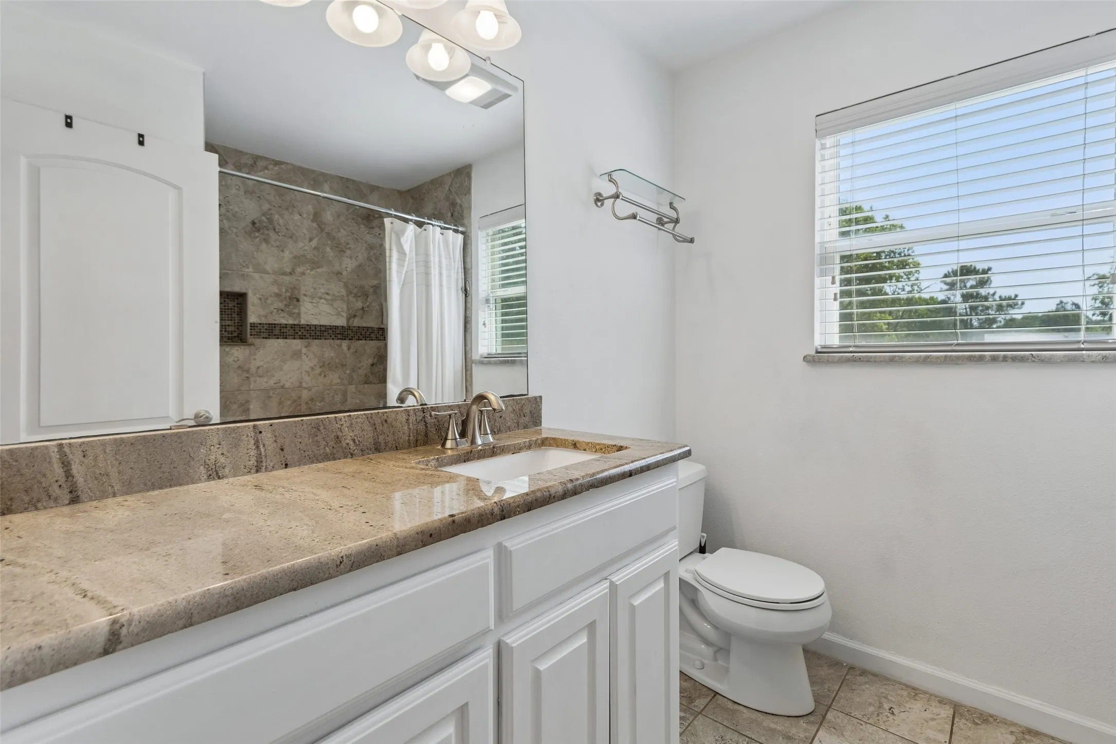 Single Family Residence For Sale in Dallas County , 714 NW 6th Street, Grand Prairie, Texas 75050, 3 Bedroom, 2 Bathroom, 1 Garage spaces, 1,376 Sqft, built in 1952, mls#21404579, Real Estate Agent in Grand Prairie, Homes For Sale in Dallas county, Homes For Sale in Grand Prairie, Realtor in Grand Prairie Texas, Real Estate Brokerage Independent Realty Texas, Luminita Cordes Realtor