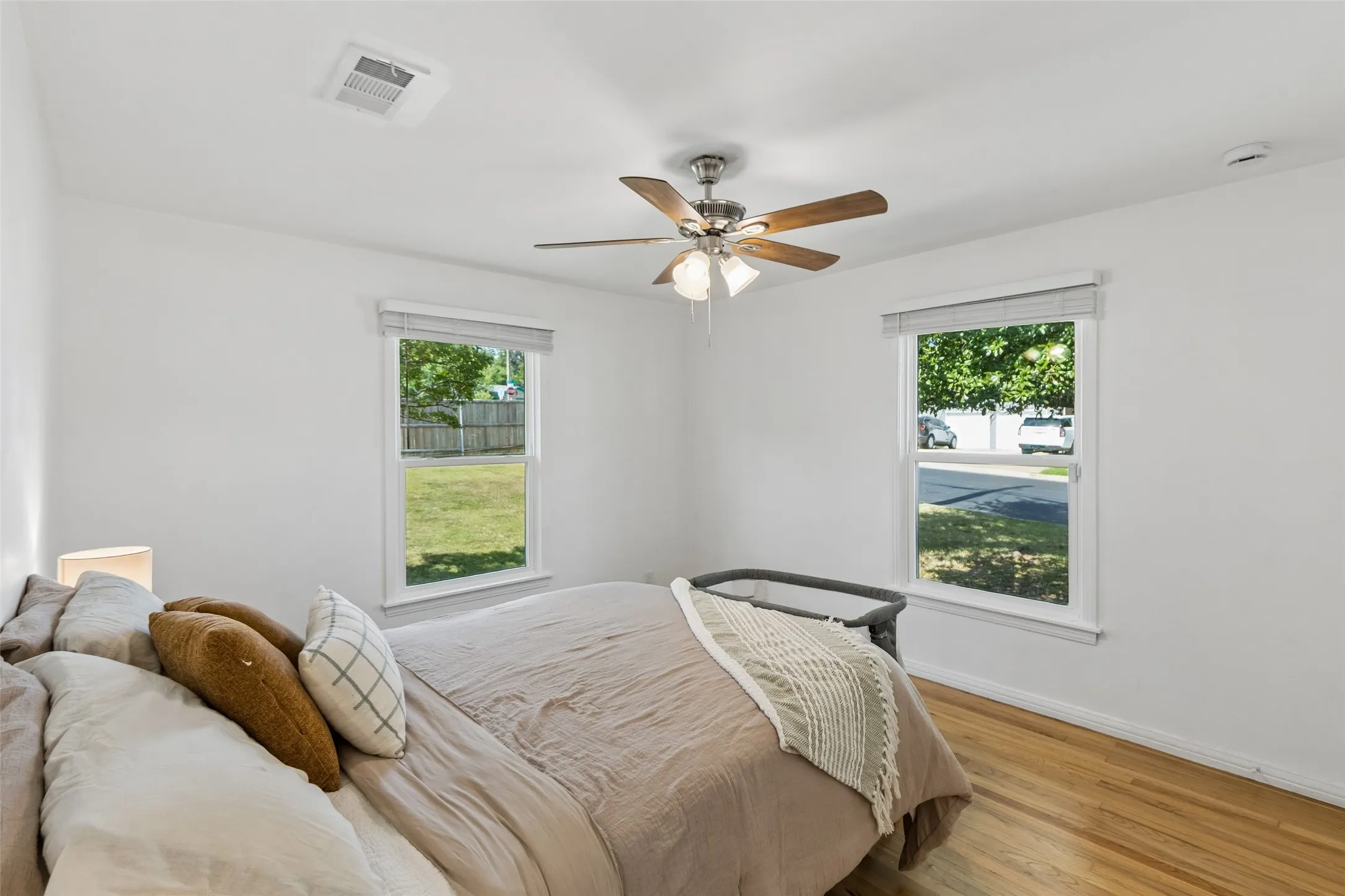 Single Family Residence For Sale in Dallas County , 714 NW 6th Street, Grand Prairie, Texas 75050, 3 Bedroom, 2 Bathroom, 1 Garage spaces, 1,376 Sqft, built in 1952, mls#21404579, Real Estate Agent in Grand Prairie, Homes For Sale in Dallas county, Homes For Sale in Grand Prairie, Realtor in Grand Prairie Texas, Real Estate Brokerage Independent Realty Texas, Luminita Cordes Realtor