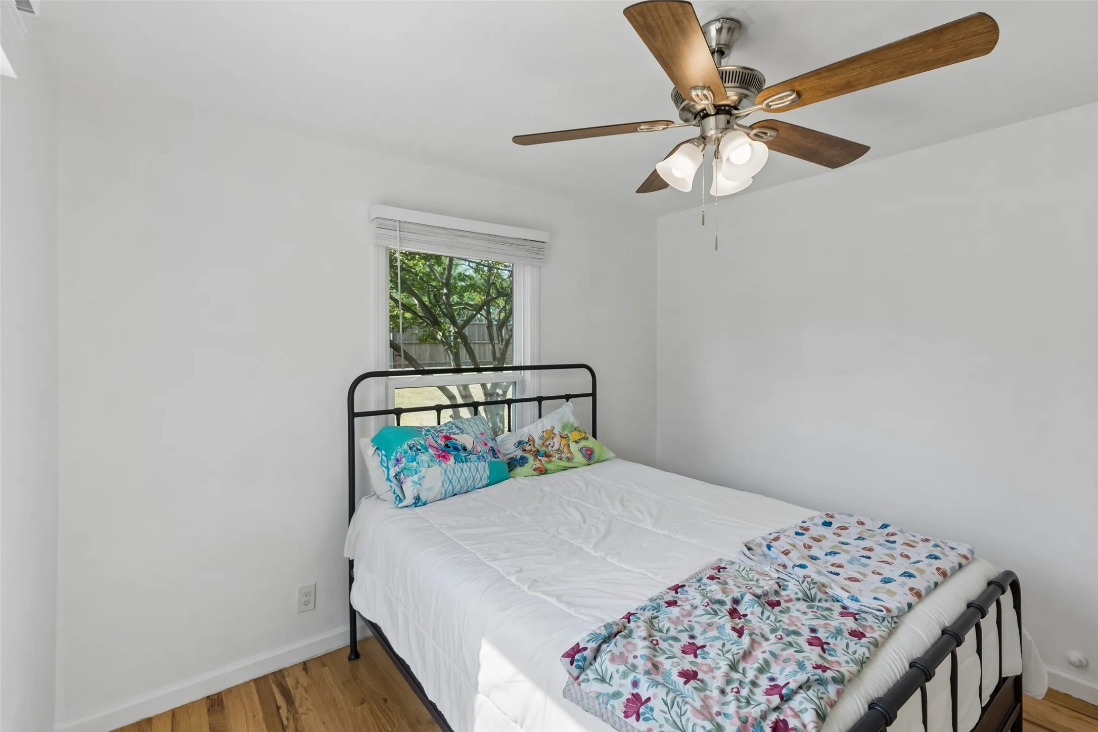 Single Family Residence For Sale in Dallas County , 714 NW 6th Street, Grand Prairie, Texas 75050, 3 Bedroom, 2 Bathroom, 1 Garage spaces, 1,376 Sqft, built in 1952, mls#21404579, Real Estate Agent in Grand Prairie, Homes For Sale in Dallas county, Homes For Sale in Grand Prairie, Realtor in Grand Prairie Texas, Real Estate Brokerage Independent Realty Texas, Luminita Cordes Realtor