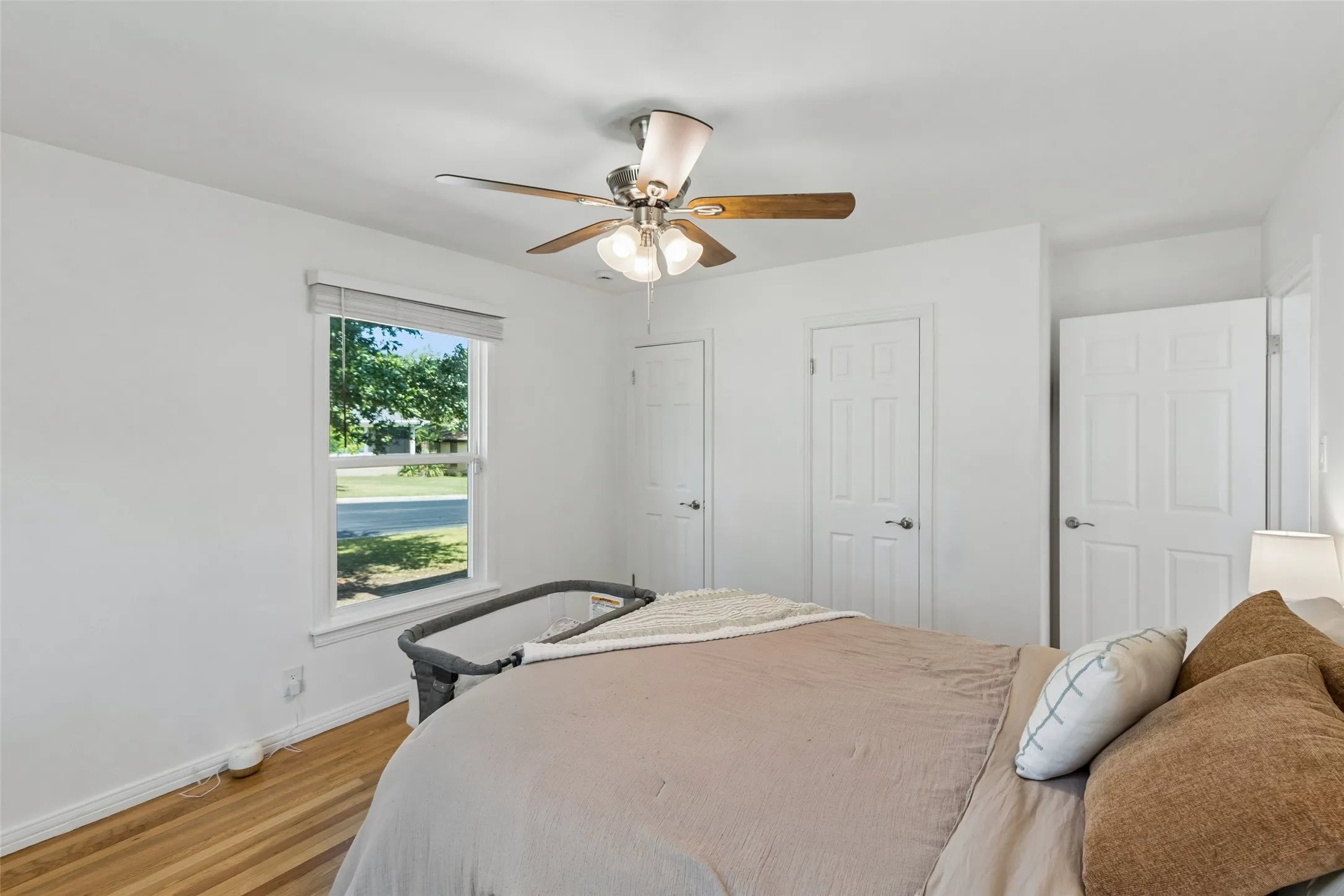 Single Family Residence For Sale in Dallas County , 714 NW 6th Street, Grand Prairie, Texas 75050, 3 Bedroom, 2 Bathroom, 1 Garage spaces, 1,376 Sqft, built in 1952, mls#21404579, Real Estate Agent in Grand Prairie, Homes For Sale in Dallas county, Homes For Sale in Grand Prairie, Realtor in Grand Prairie Texas, Real Estate Brokerage Independent Realty Texas, Luminita Cordes Realtor