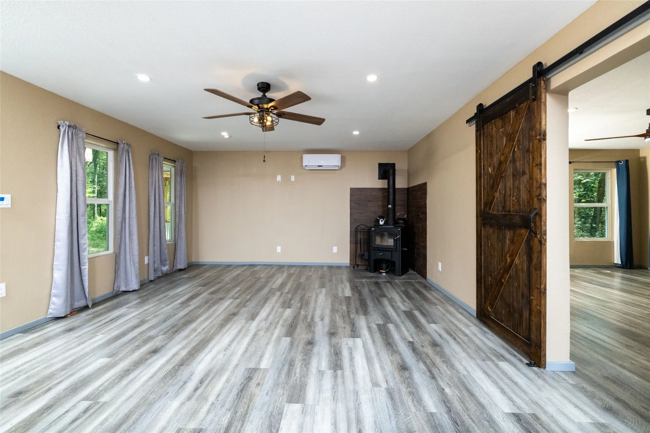 Single Family Residence For Sale in Anderson County , 14313 FM 645, Palestine, Texas 75803, 4 Bedroom, 4 Bathroom, 1 Garage spaces, 2,764 Sqft, built in 2022, mls#21404580, Real Estate Agent in Palestine, Homes For Sale in Anderson county, Homes For Sale in Palestine, Realtor in Palestine Texas, Real Estate Brokerage Independent Realty Texas, Luminita Cordes Realtor