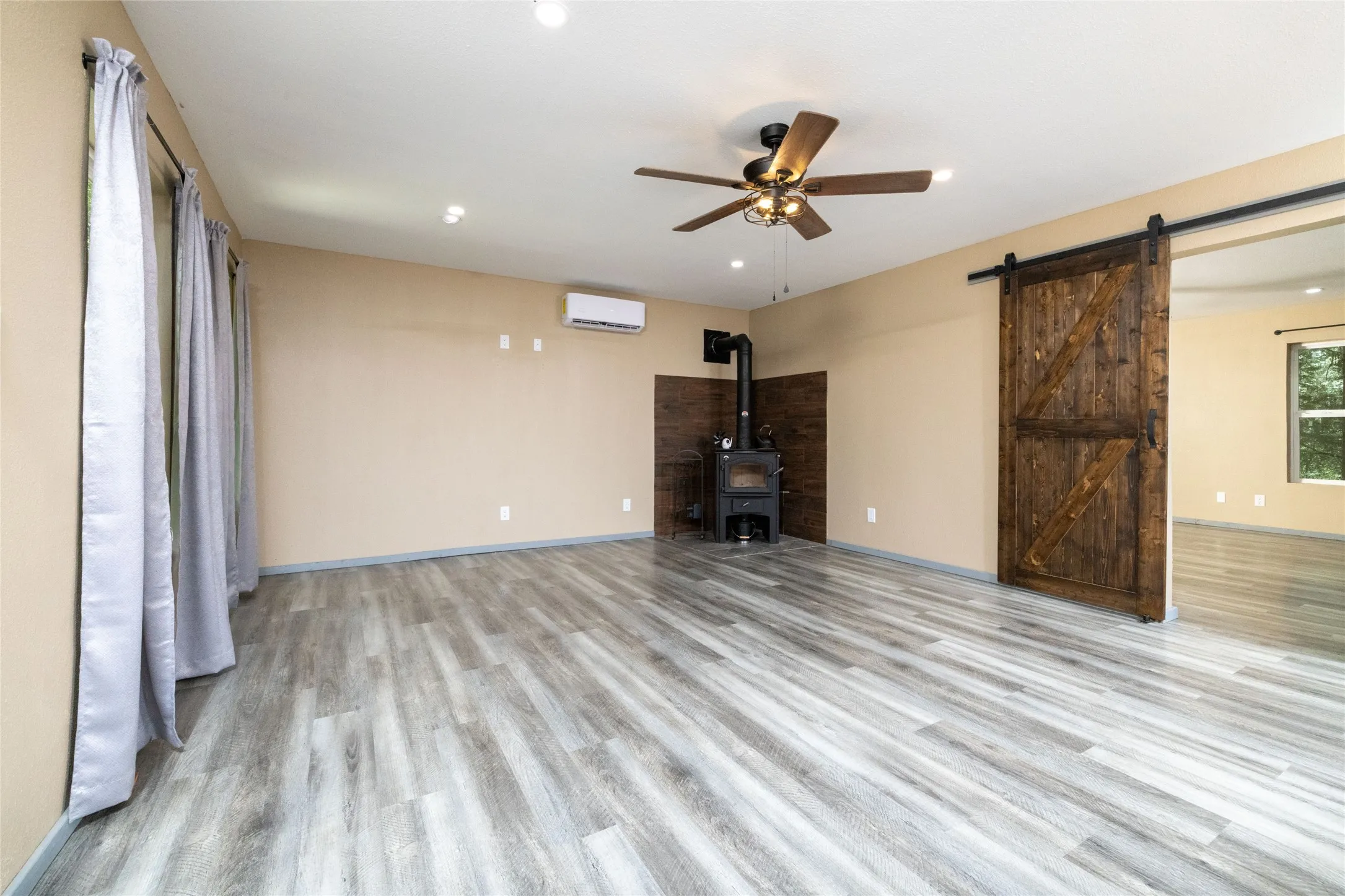 Single Family Residence For Sale in Anderson County , 14313 FM 645, Palestine, Texas 75803, 4 Bedroom, 4 Bathroom, 1 Garage spaces, 2,764 Sqft, built in 2022, mls#21404580, Real Estate Agent in Palestine, Homes For Sale in Anderson county, Homes For Sale in Palestine, Realtor in Palestine Texas, Real Estate Brokerage Independent Realty Texas, Luminita Cordes Realtor