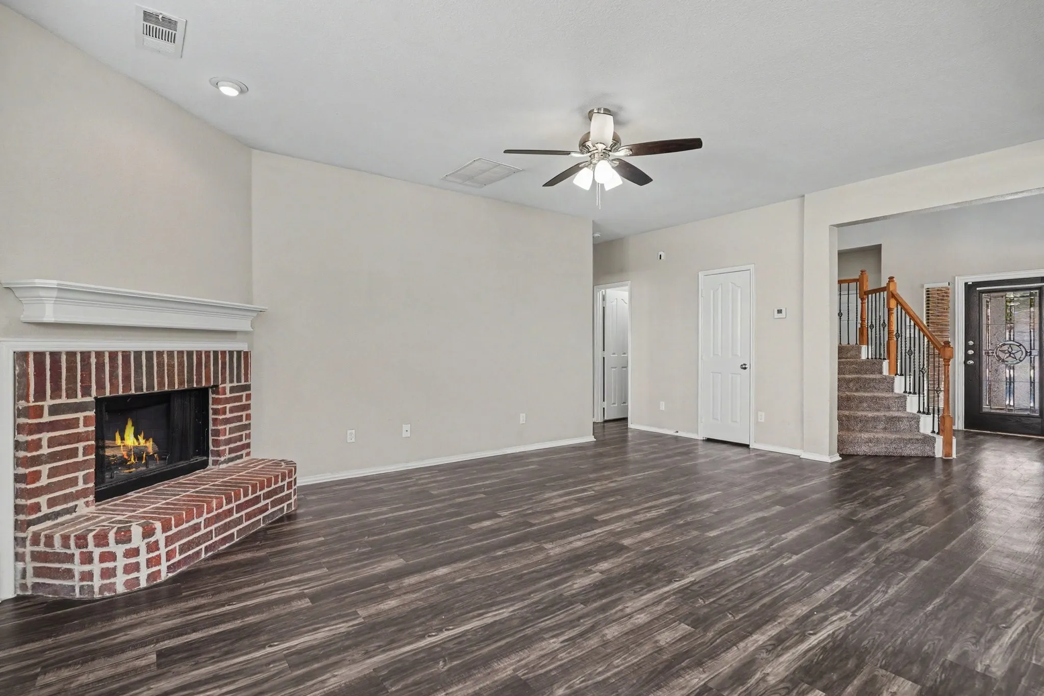 Single Family Residence For Sale in Tarrant County , 636 Tradewind Drive, Fort Worth, Texas 76131, 4 Bedroom, 3 Bathroom, 2 Garage spaces, 2,703 Sqft, built in 2008, mls#21404491, Real Estate Agent in Fort Worth, Homes For Sale in Tarrant county, Homes For Sale in Fort Worth, Realtor in Fort Worth Texas, Real Estate Brokerage Independent Realty Texas, Luminita Cordes Realtor