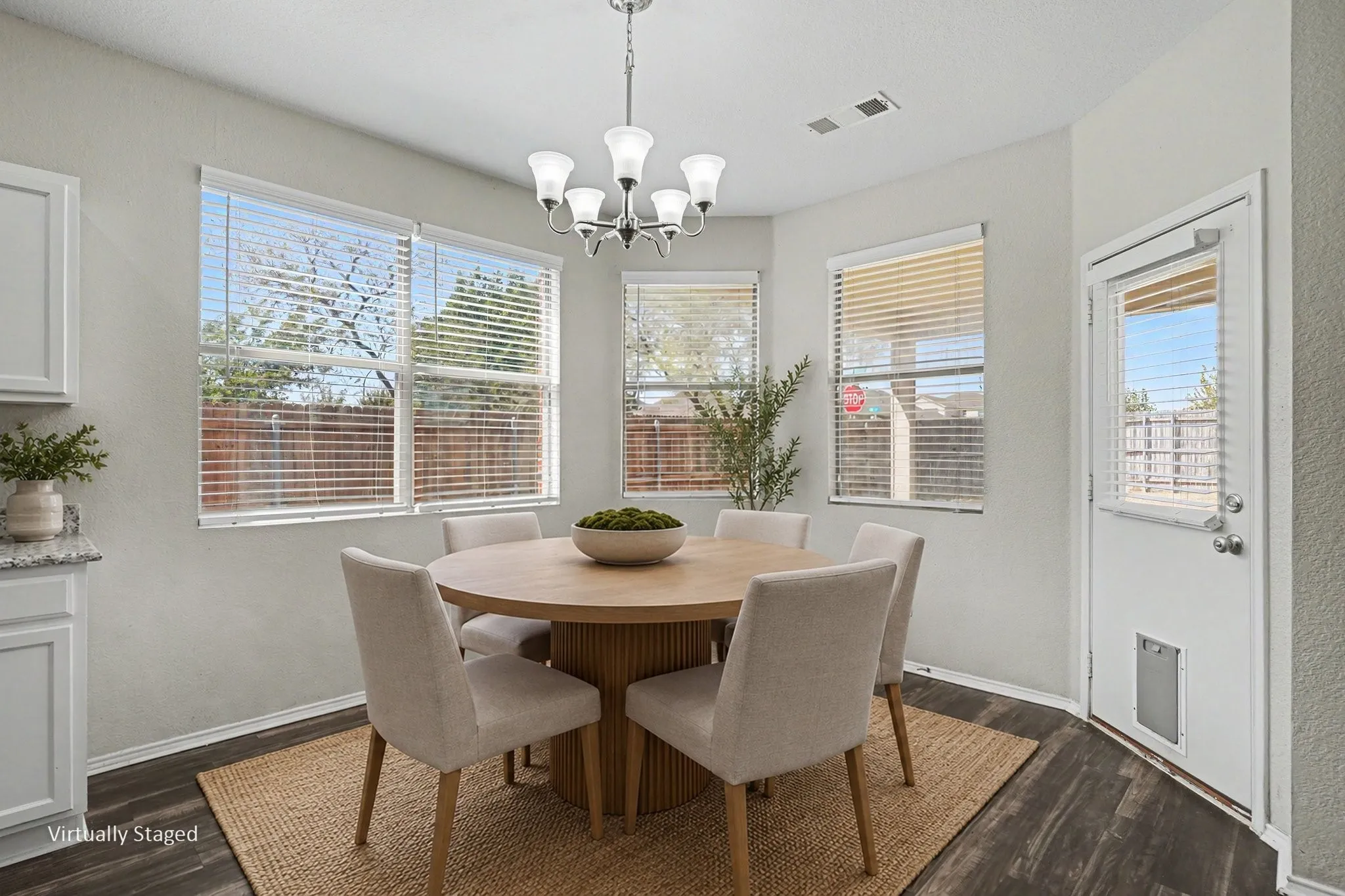 Single Family Residence For Sale in Tarrant County , 636 Tradewind Drive, Fort Worth, Texas 76131, 4 Bedroom, 3 Bathroom, 2 Garage spaces, 2,703 Sqft, built in 2008, mls#21404491, Real Estate Agent in Fort Worth, Homes For Sale in Tarrant county, Homes For Sale in Fort Worth, Realtor in Fort Worth Texas, Real Estate Brokerage Independent Realty Texas, Luminita Cordes Realtor
