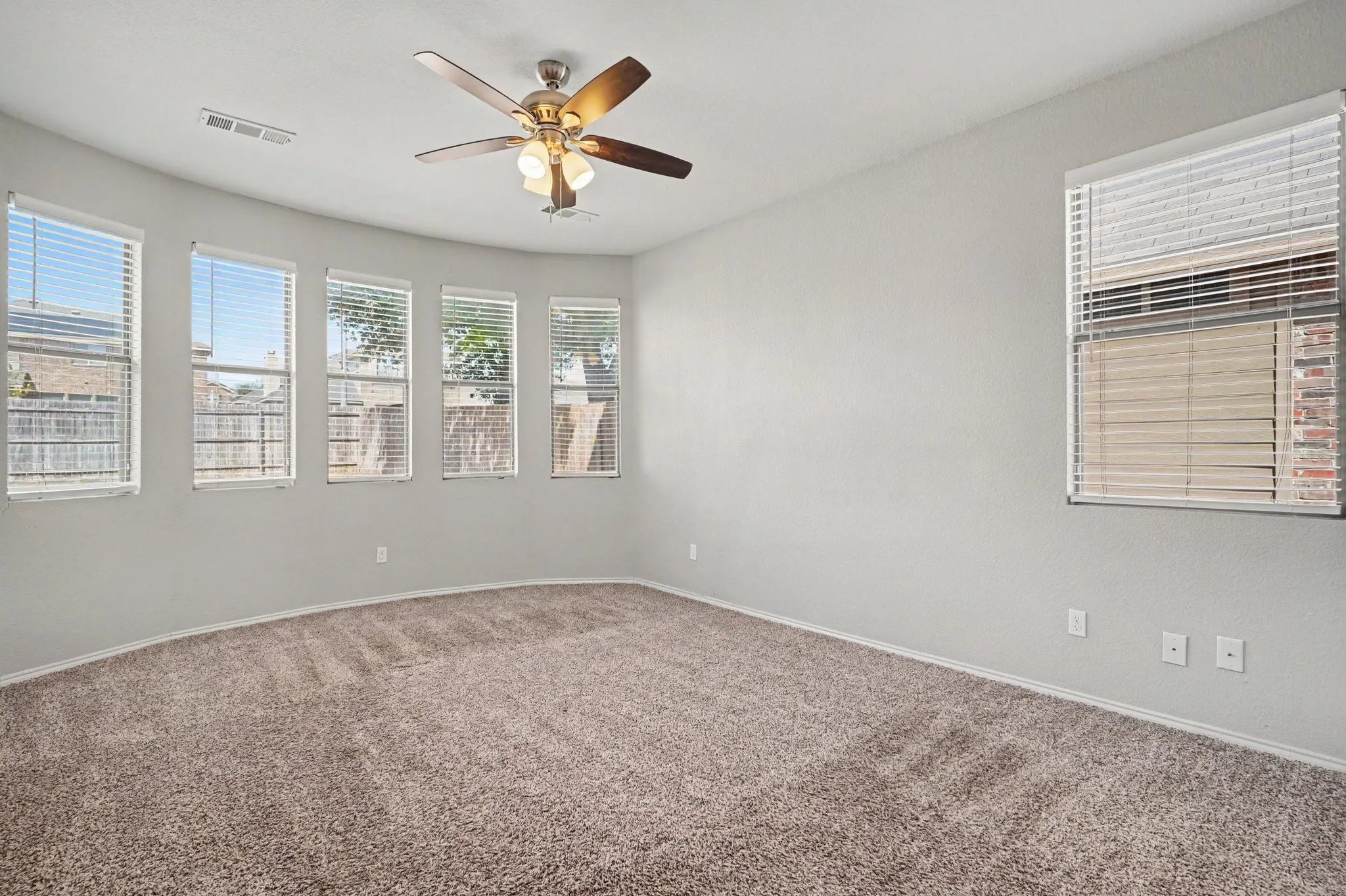 Single Family Residence For Sale in Tarrant County , 636 Tradewind Drive, Fort Worth, Texas 76131, 4 Bedroom, 3 Bathroom, 2 Garage spaces, 2,703 Sqft, built in 2008, mls#21404491, Real Estate Agent in Fort Worth, Homes For Sale in Tarrant county, Homes For Sale in Fort Worth, Realtor in Fort Worth Texas, Real Estate Brokerage Independent Realty Texas, Luminita Cordes Realtor