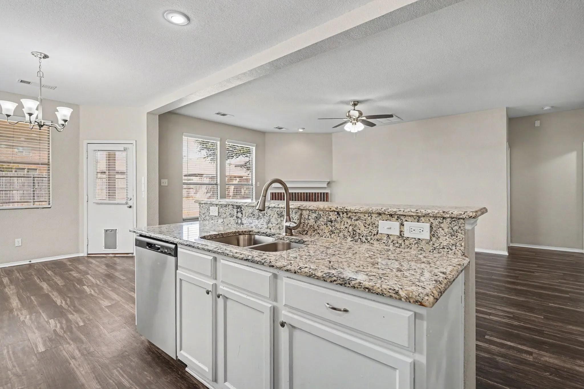 Single Family Residence For Sale in Tarrant County , 636 Tradewind Drive, Fort Worth, Texas 76131, 4 Bedroom, 3 Bathroom, 2 Garage spaces, 2,703 Sqft, built in 2008, mls#21404491, Real Estate Agent in Fort Worth, Homes For Sale in Tarrant county, Homes For Sale in Fort Worth, Realtor in Fort Worth Texas, Real Estate Brokerage Independent Realty Texas, Luminita Cordes Realtor