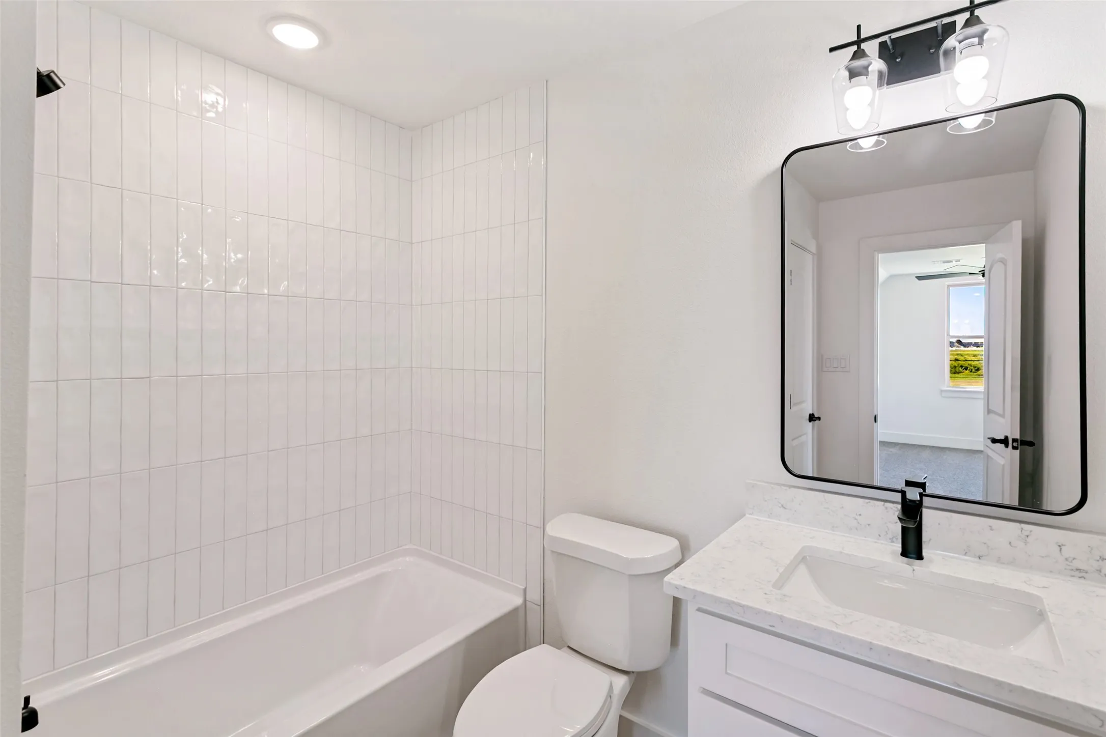 Upstairs Full Bathnroom