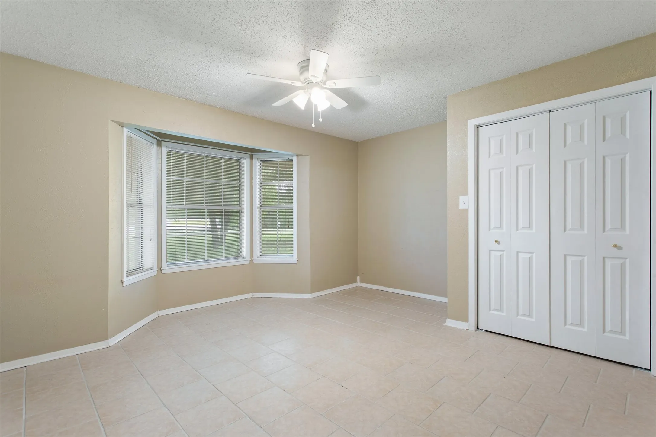 Single Family Residence For Sale in Camp County , 5161 US Highway 271 N, Pittsburg, Texas 75686, 3 Bedroom, 2 Bathroom, 2 Garage spaces, 2,532 Sqft, built in 1972, mls#21404598, Real Estate Agent in Pittsburg, Homes For Sale in Camp county, Homes For Sale in Pittsburg, Realtor in Pittsburg Texas, Real Estate Brokerage Independent Realty Texas, Luminita Cordes Realtor