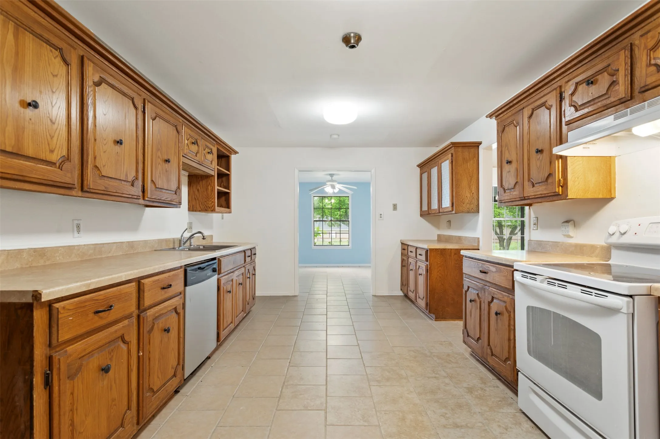 Single Family Residence For Sale in Camp County , 5161 US Highway 271 N, Pittsburg, Texas 75686, 3 Bedroom, 2 Bathroom, 2 Garage spaces, 2,532 Sqft, built in 1972, mls#21404598, Real Estate Agent in Pittsburg, Homes For Sale in Camp county, Homes For Sale in Pittsburg, Realtor in Pittsburg Texas, Real Estate Brokerage Independent Realty Texas, Luminita Cordes Realtor