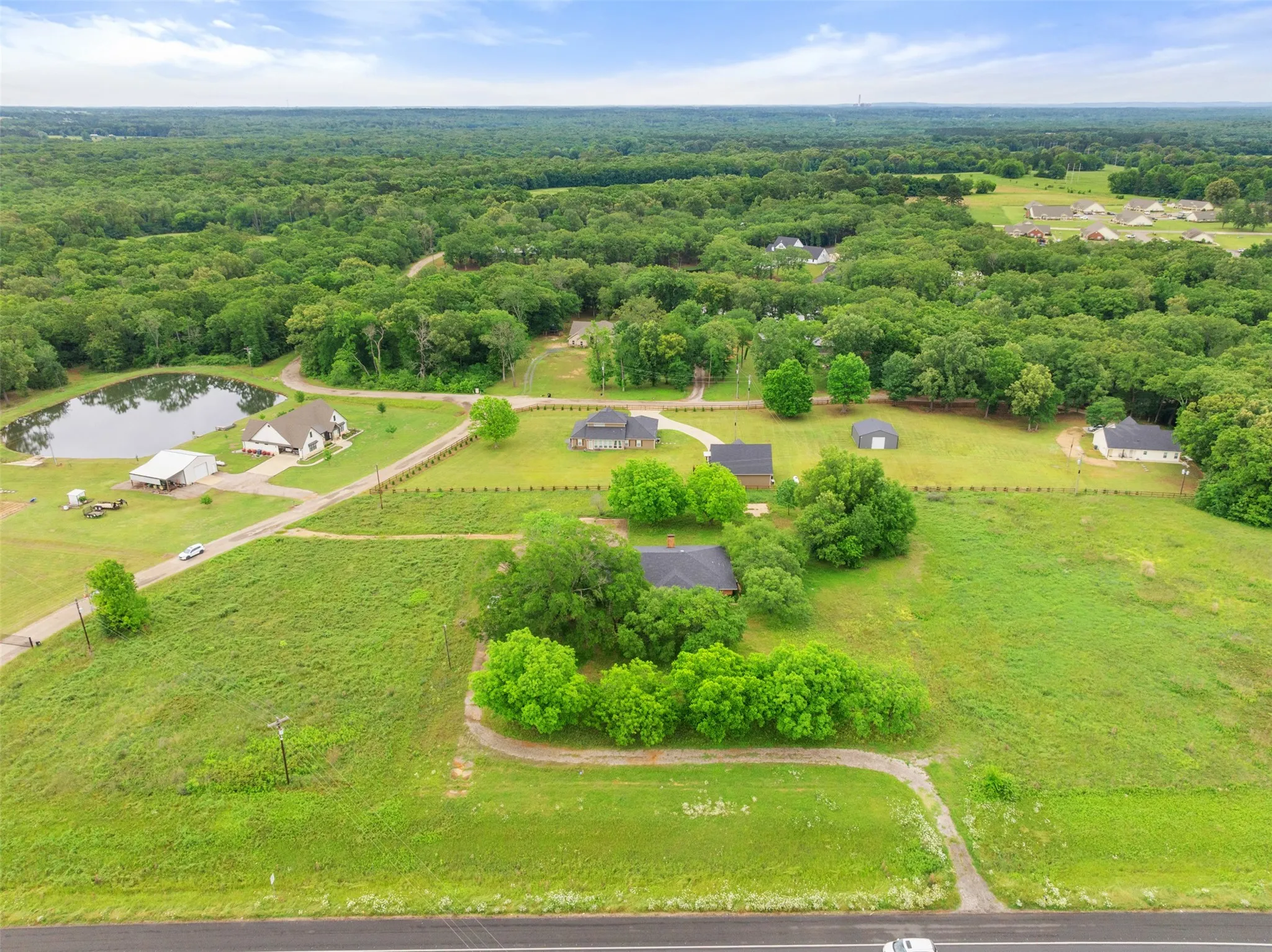 Single Family Residence For Sale in Camp County , 5161 US Highway 271 N, Pittsburg, Texas 75686, 3 Bedroom, 2 Bathroom, 2 Garage spaces, 2,532 Sqft, built in 1972, mls#21404598, Real Estate Agent in Pittsburg, Homes For Sale in Camp county, Homes For Sale in Pittsburg, Realtor in Pittsburg Texas, Real Estate Brokerage Independent Realty Texas, Luminita Cordes Realtor