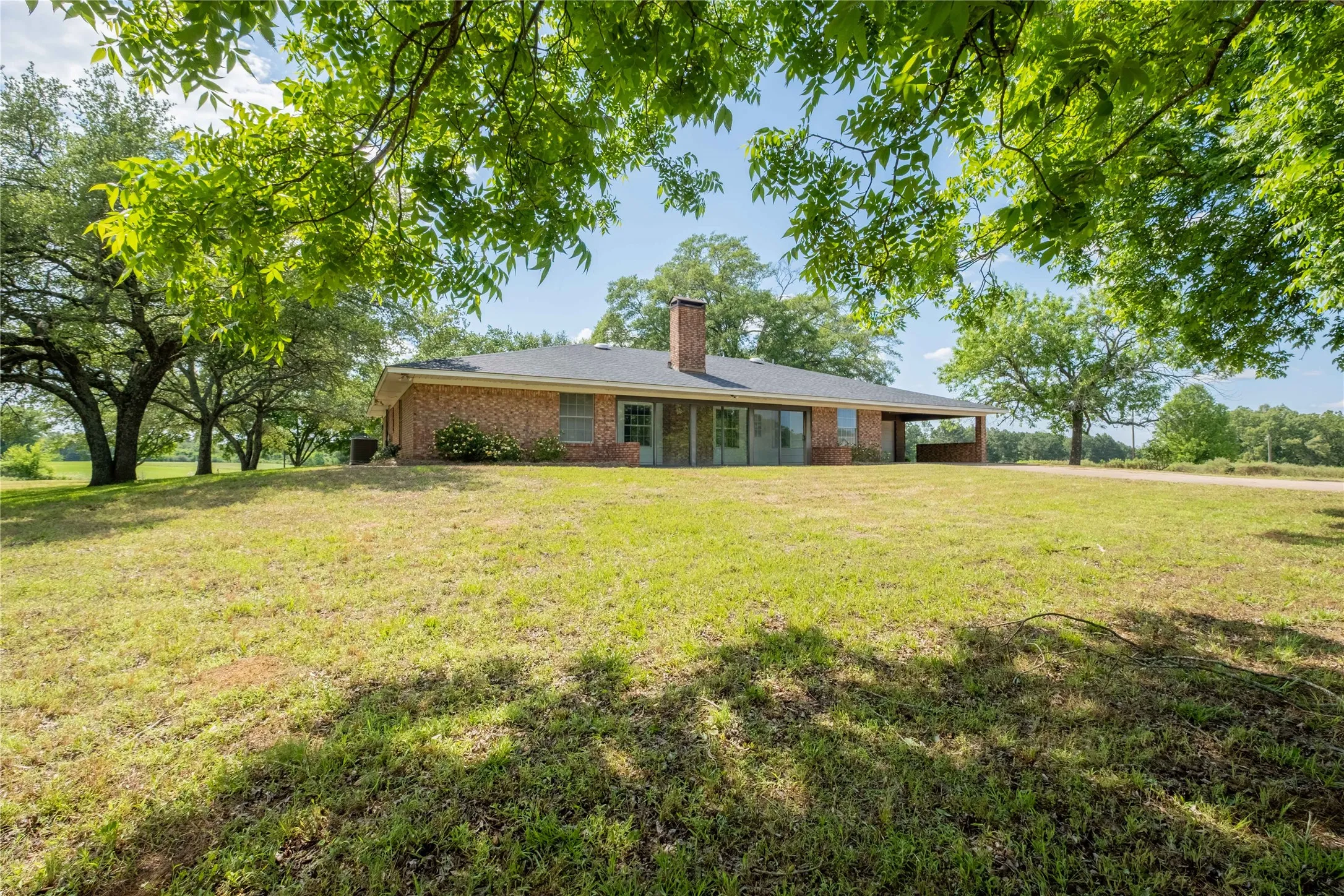 Single Family Residence For Sale in Camp County , 5161 US Highway 271 N, Pittsburg, Texas 75686, 3 Bedroom, 2 Bathroom, 2 Garage spaces, 2,532 Sqft, built in 1972, mls#21404598, Real Estate Agent in Pittsburg, Homes For Sale in Camp county, Homes For Sale in Pittsburg, Realtor in Pittsburg Texas, Real Estate Brokerage Independent Realty Texas, Luminita Cordes Realtor