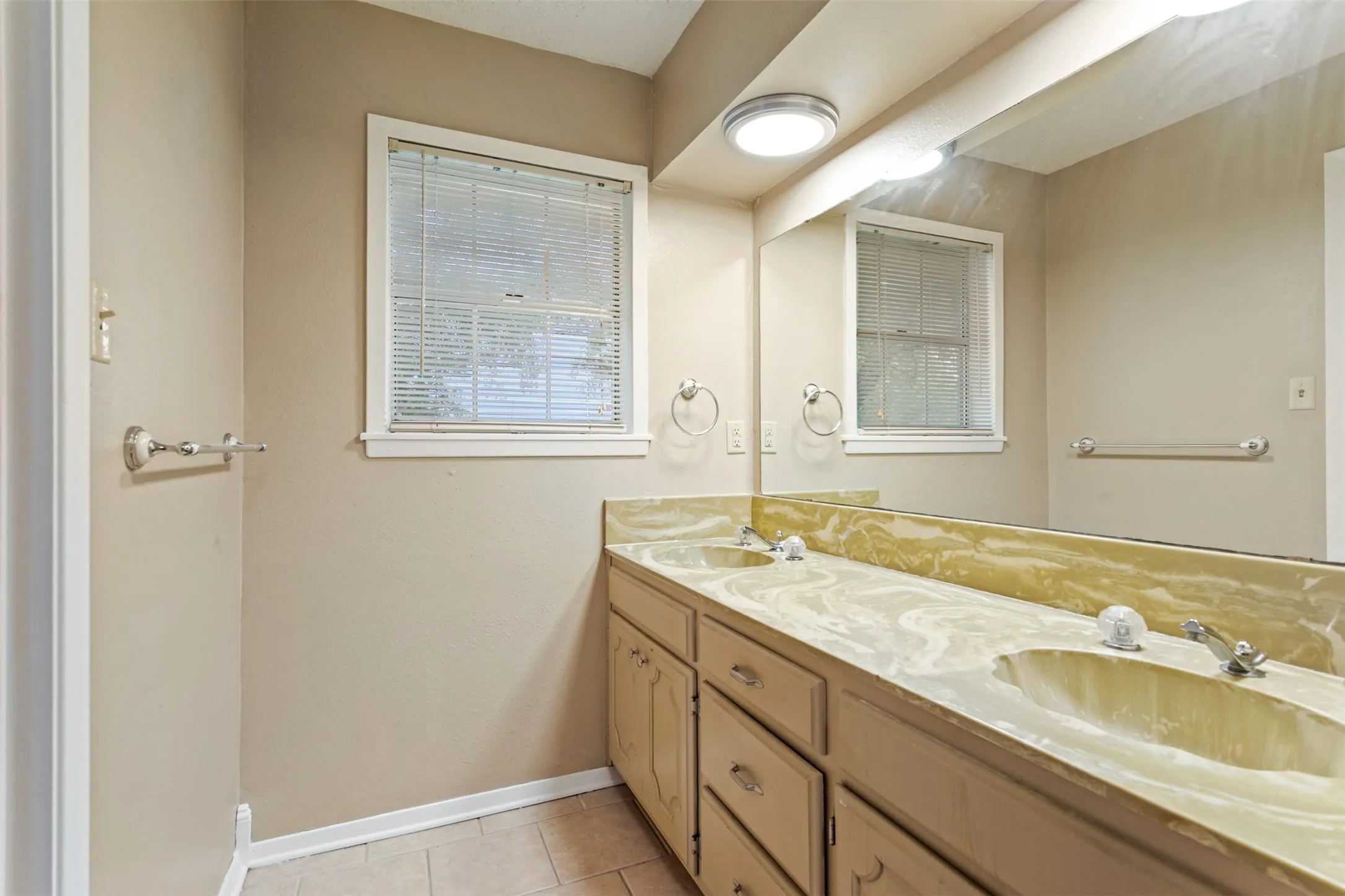Single Family Residence For Sale in Camp County , 5161 US Highway 271 N, Pittsburg, Texas 75686, 3 Bedroom, 2 Bathroom, 2 Garage spaces, 2,532 Sqft, built in 1972, mls#21404598, Real Estate Agent in Pittsburg, Homes For Sale in Camp county, Homes For Sale in Pittsburg, Realtor in Pittsburg Texas, Real Estate Brokerage Independent Realty Texas, Luminita Cordes Realtor