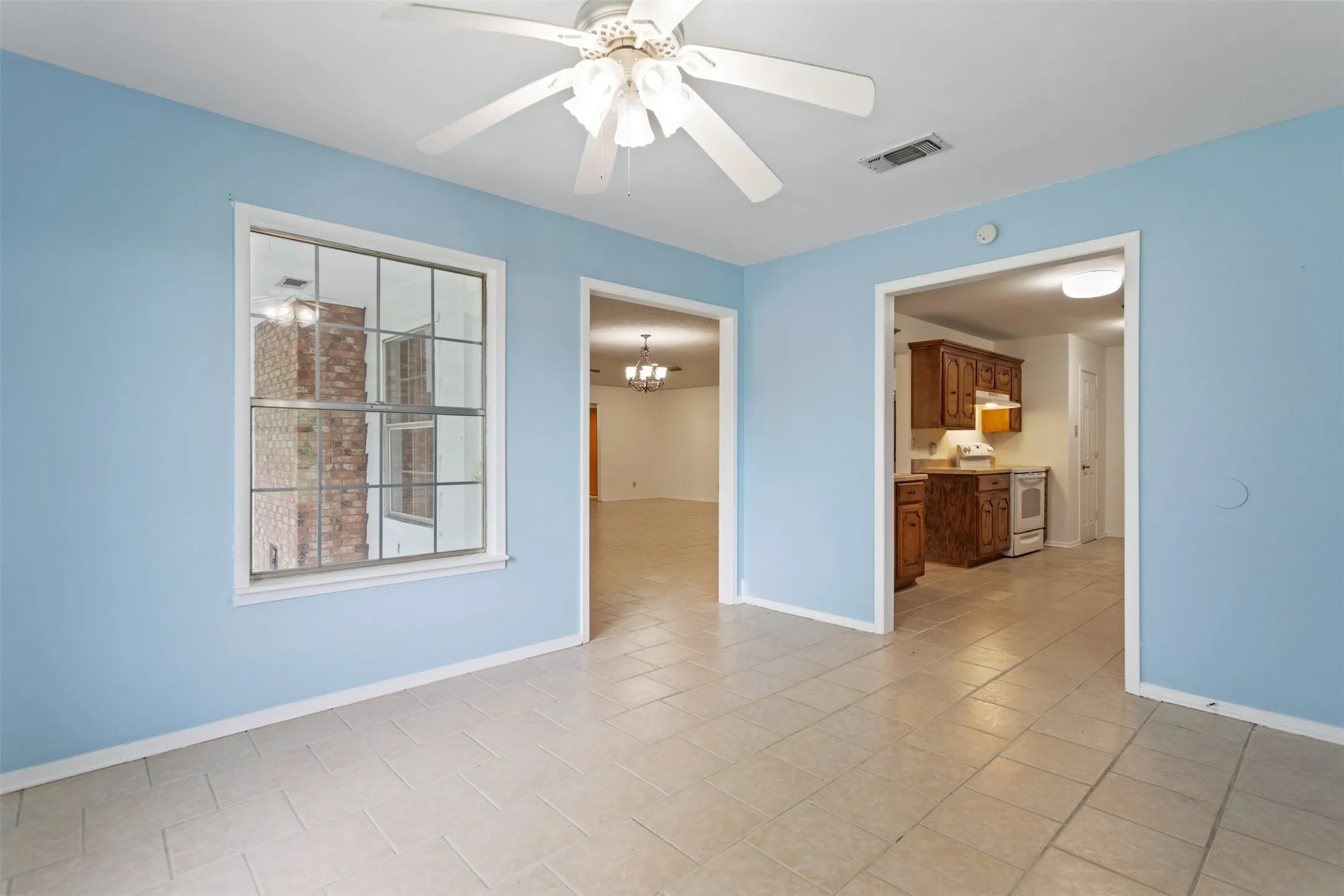 Single Family Residence For Sale in Camp County , 5161 US Highway 271 N, Pittsburg, Texas 75686, 3 Bedroom, 2 Bathroom, 2 Garage spaces, 2,532 Sqft, built in 1972, mls#21404598, Real Estate Agent in Pittsburg, Homes For Sale in Camp county, Homes For Sale in Pittsburg, Realtor in Pittsburg Texas, Real Estate Brokerage Independent Realty Texas, Luminita Cordes Realtor