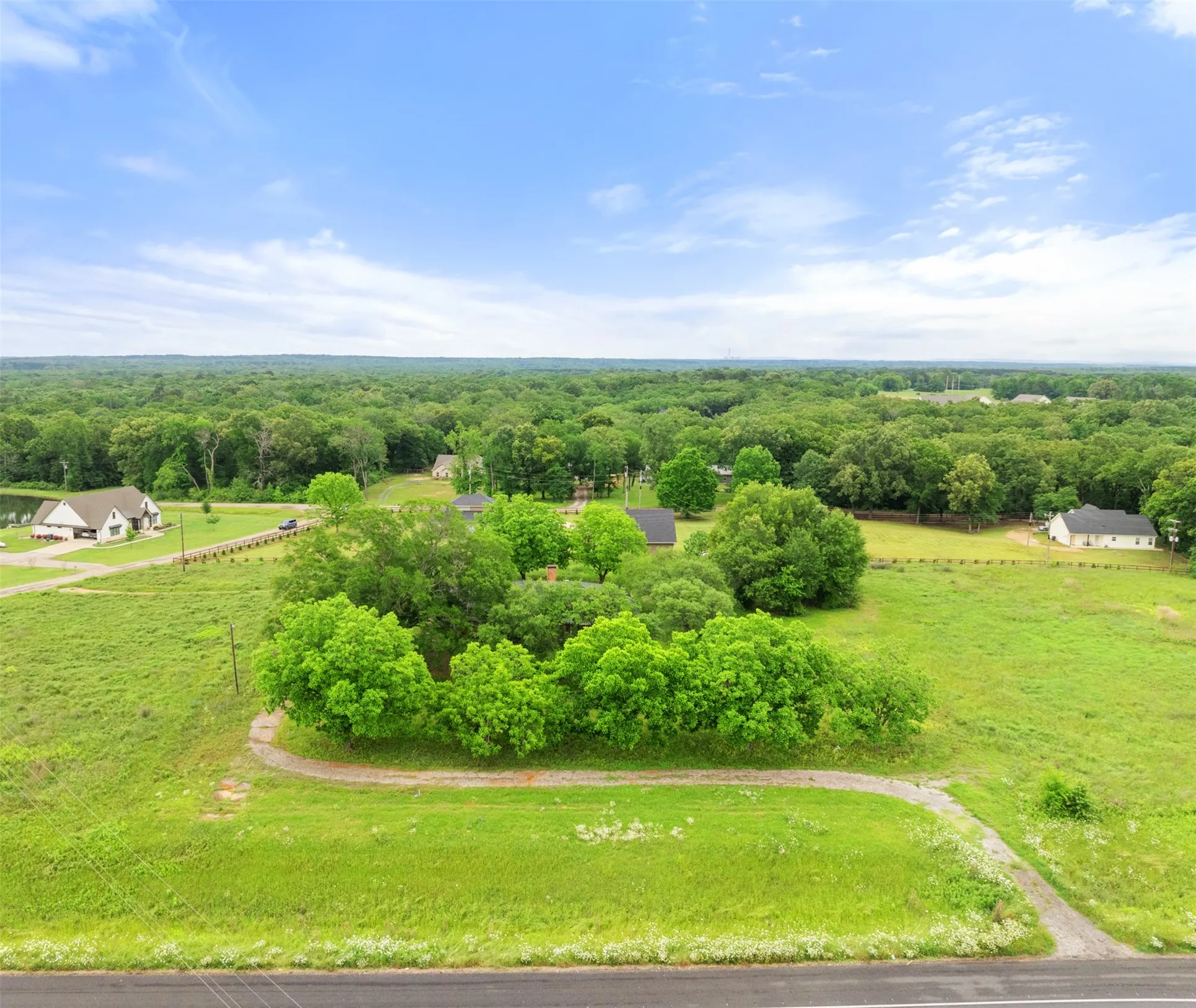 Single Family Residence For Sale in Camp County , 5161 US Highway 271 N, Pittsburg, Texas 75686, 3 Bedroom, 2 Bathroom, 2 Garage spaces, 2,532 Sqft, built in 1972, mls#21404598, Real Estate Agent in Pittsburg, Homes For Sale in Camp county, Homes For Sale in Pittsburg, Realtor in Pittsburg Texas, Real Estate Brokerage Independent Realty Texas, Luminita Cordes Realtor