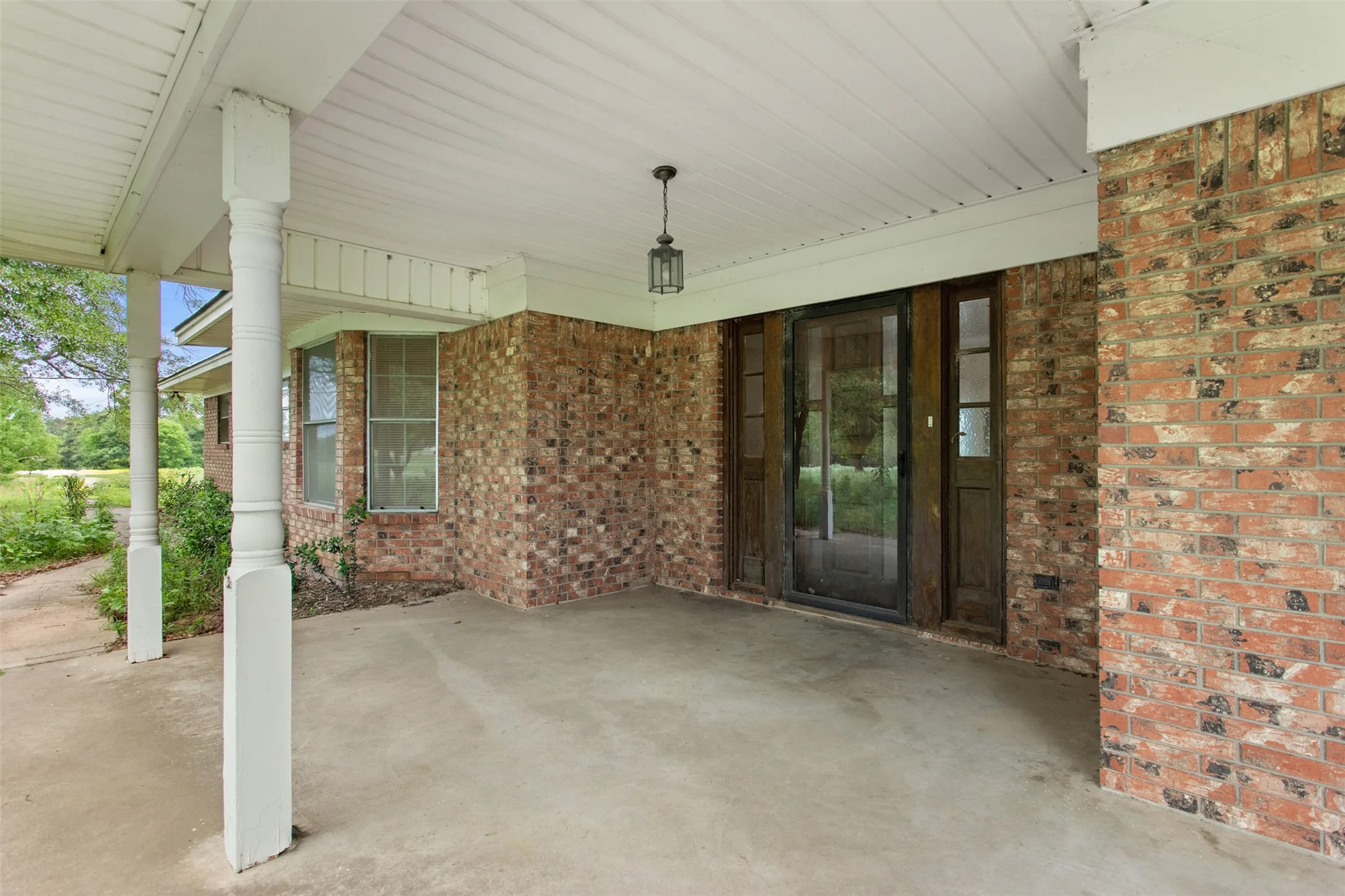 Single Family Residence For Sale in Camp County , 5161 US Highway 271 N, Pittsburg, Texas 75686, 3 Bedroom, 2 Bathroom, 2 Garage spaces, 2,532 Sqft, built in 1972, mls#21404598, Real Estate Agent in Pittsburg, Homes For Sale in Camp county, Homes For Sale in Pittsburg, Realtor in Pittsburg Texas, Real Estate Brokerage Independent Realty Texas, Luminita Cordes Realtor
