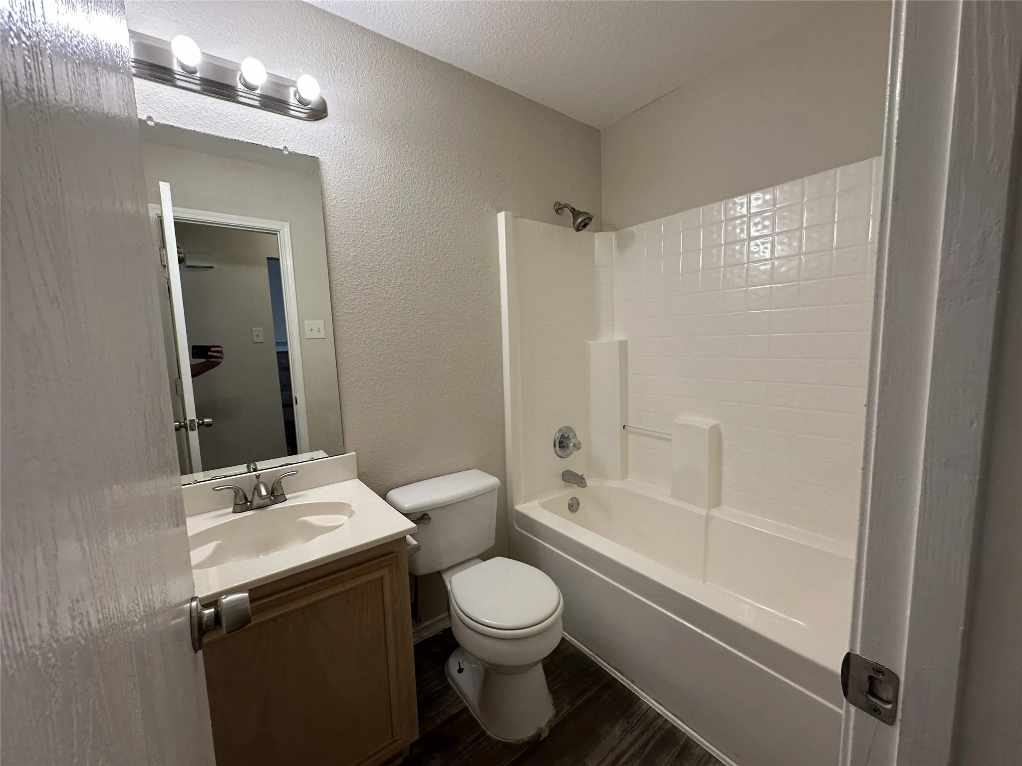 Single Family Residence For Sale in Ellis County , 1409 Misty Meadow Drive, Midlothian, Texas 76065, 3 Bedroom, 2 Bathroom, 2 Garage spaces, 1,288 Sqft, built in 2000, mls#21399141, Real Estate Agent in Midlothian, Homes For Sale in Ellis county, Homes For Sale in Midlothian, Realtor in Midlothian Texas, Real Estate Brokerage Independent Realty Texas, Luminita Cordes Realtor