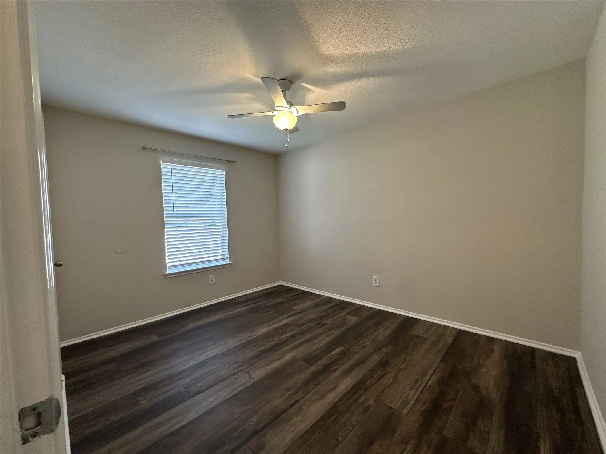 Single Family Residence For Sale in Ellis County , 1409 Misty Meadow Drive, Midlothian, Texas 76065, 3 Bedroom, 2 Bathroom, 2 Garage spaces, 1,288 Sqft, built in 2000, mls#21399141, Real Estate Agent in Midlothian, Homes For Sale in Ellis county, Homes For Sale in Midlothian, Realtor in Midlothian Texas, Real Estate Brokerage Independent Realty Texas, Luminita Cordes Realtor