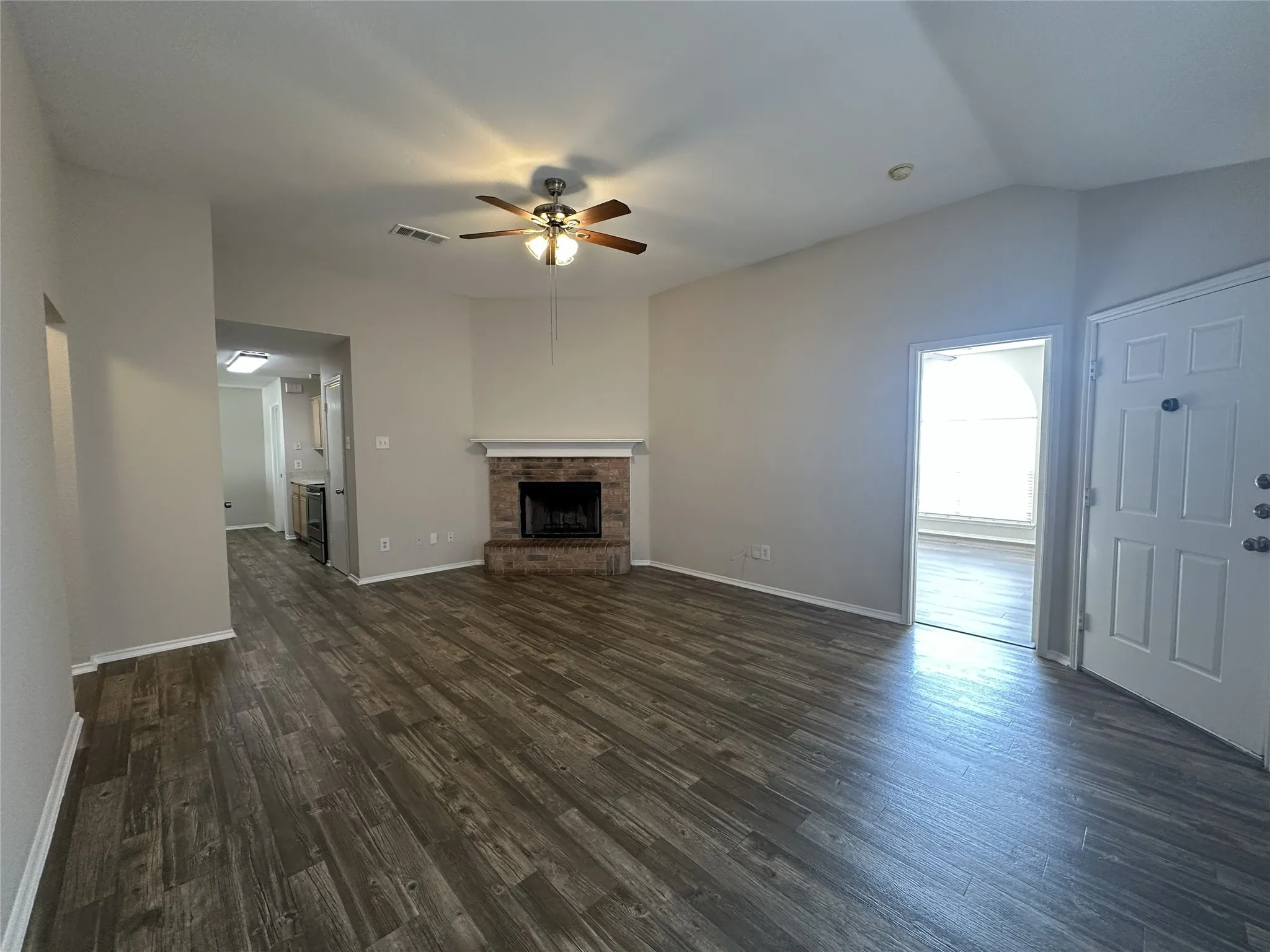 Single Family Residence For Sale in Ellis County , 1409 Misty Meadow Drive, Midlothian, Texas 76065, 3 Bedroom, 2 Bathroom, 2 Garage spaces, 1,288 Sqft, built in 2000, mls#21399141, Real Estate Agent in Midlothian, Homes For Sale in Ellis county, Homes For Sale in Midlothian, Realtor in Midlothian Texas, Real Estate Brokerage Independent Realty Texas, Luminita Cordes Realtor