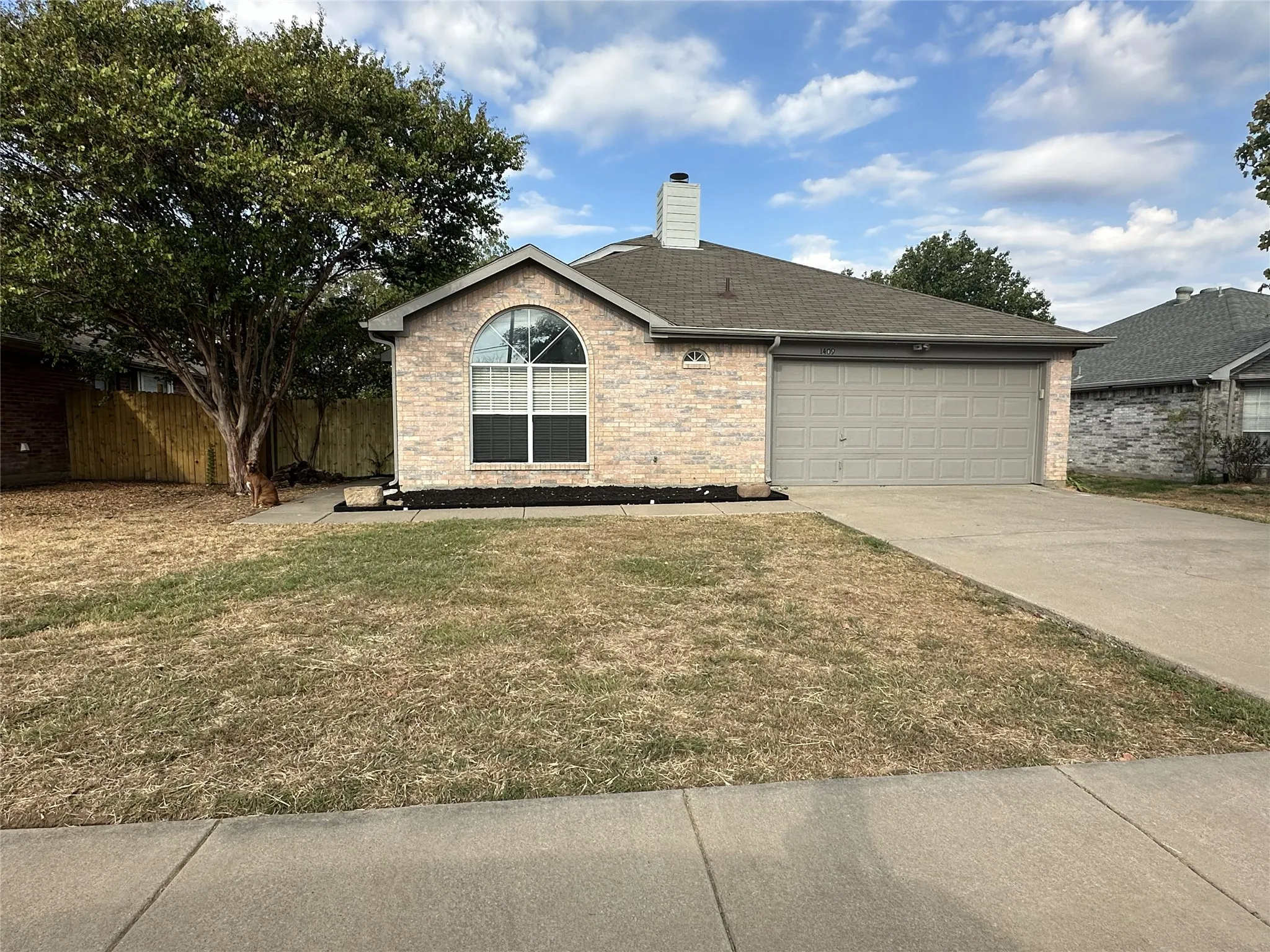 Single Family Residence For Sale in Ellis County , 1409 Misty Meadow Drive, Midlothian, Texas 76065, 3 Bedroom, 2 Bathroom, 2 Garage spaces, 1,288 Sqft, built in 2000, mls#21399141, Real Estate Agent in Midlothian, Homes For Sale in Ellis county, Homes For Sale in Midlothian, Realtor in Midlothian Texas, Real Estate Brokerage Independent Realty Texas, Luminita Cordes Realtor
