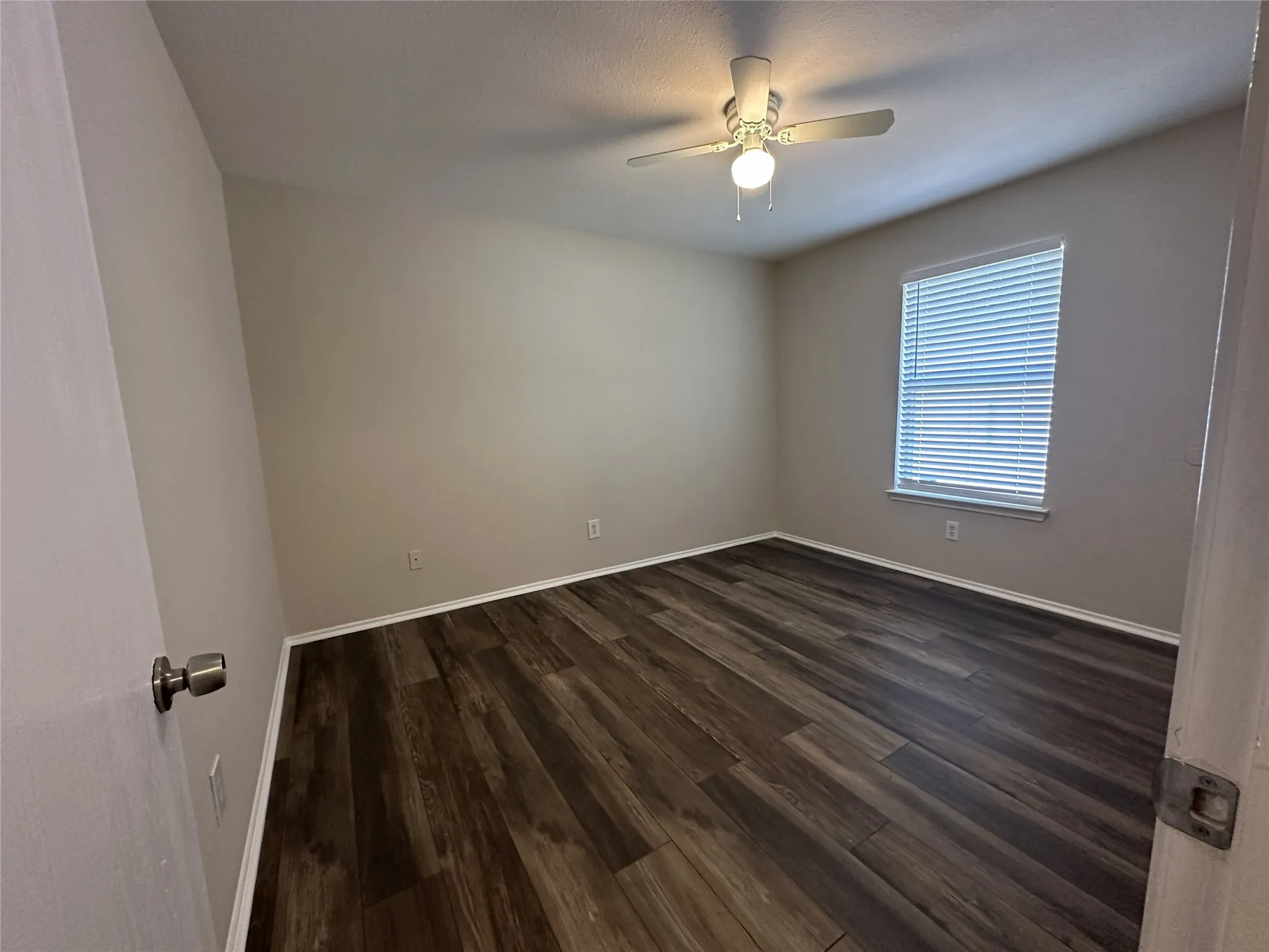 Single Family Residence For Sale in Ellis County , 1409 Misty Meadow Drive, Midlothian, Texas 76065, 3 Bedroom, 2 Bathroom, 2 Garage spaces, 1,288 Sqft, built in 2000, mls#21399141, Real Estate Agent in Midlothian, Homes For Sale in Ellis county, Homes For Sale in Midlothian, Realtor in Midlothian Texas, Real Estate Brokerage Independent Realty Texas, Luminita Cordes Realtor