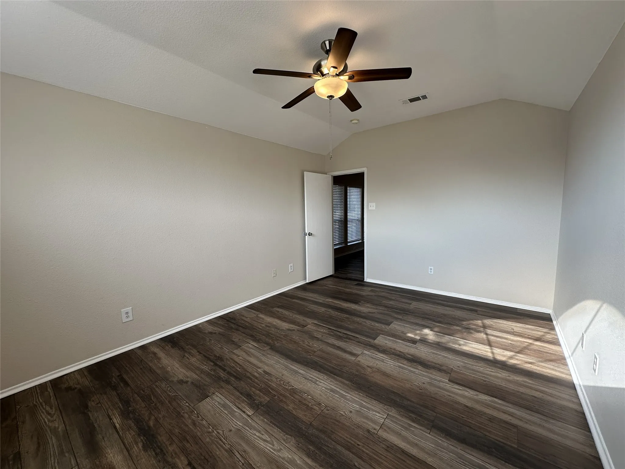Single Family Residence For Sale in Ellis County , 1409 Misty Meadow Drive, Midlothian, Texas 76065, 3 Bedroom, 2 Bathroom, 2 Garage spaces, 1,288 Sqft, built in 2000, mls#21399141, Real Estate Agent in Midlothian, Homes For Sale in Ellis county, Homes For Sale in Midlothian, Realtor in Midlothian Texas, Real Estate Brokerage Independent Realty Texas, Luminita Cordes Realtor
