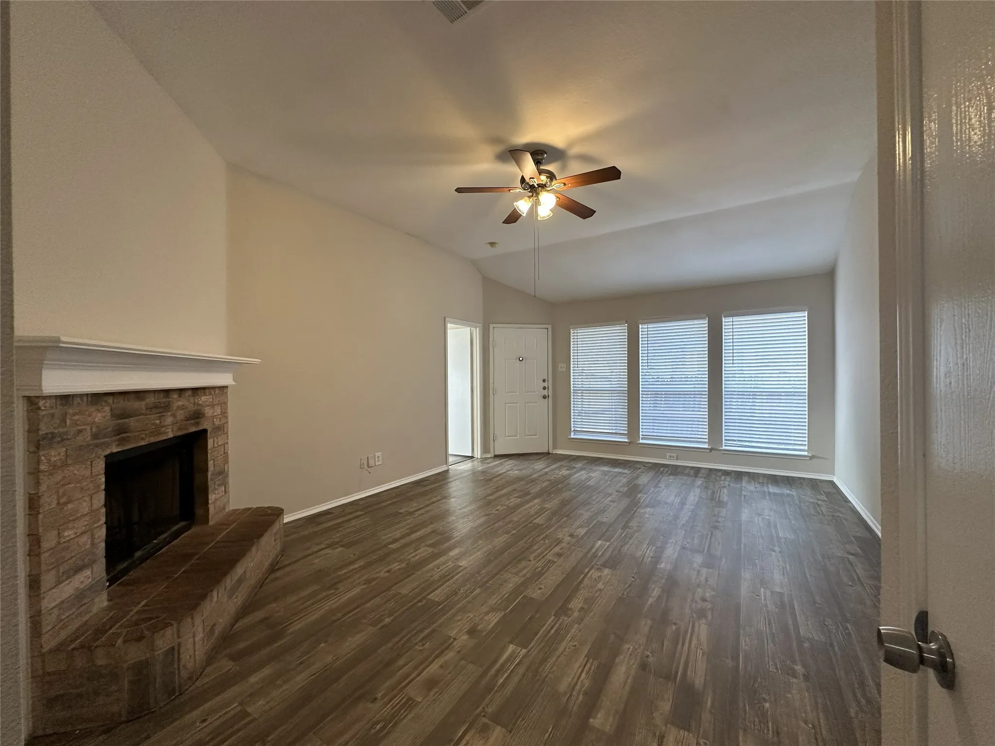 Single Family Residence For Sale in Ellis County , 1409 Misty Meadow Drive, Midlothian, Texas 76065, 3 Bedroom, 2 Bathroom, 2 Garage spaces, 1,288 Sqft, built in 2000, mls#21399141, Real Estate Agent in Midlothian, Homes For Sale in Ellis county, Homes For Sale in Midlothian, Realtor in Midlothian Texas, Real Estate Brokerage Independent Realty Texas, Luminita Cordes Realtor