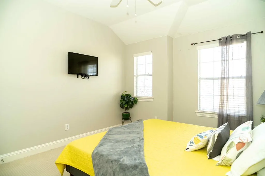 Townhouse For Rent in Dallas County , 6851 Verde, Irving, Texas 75039, 3 Bedroom, 3 Bathroom, 2 Garage spaces, 1,940 Sqft, built in 2006, mls#21404362, Real Estate Agent in Irving, Homes For Rent in Dallas county, Homes For Rent in Irving, Realtor in Irving Texas, Real Estate Brokerage Independent Realty Texas, Luminita Cordes Realtor