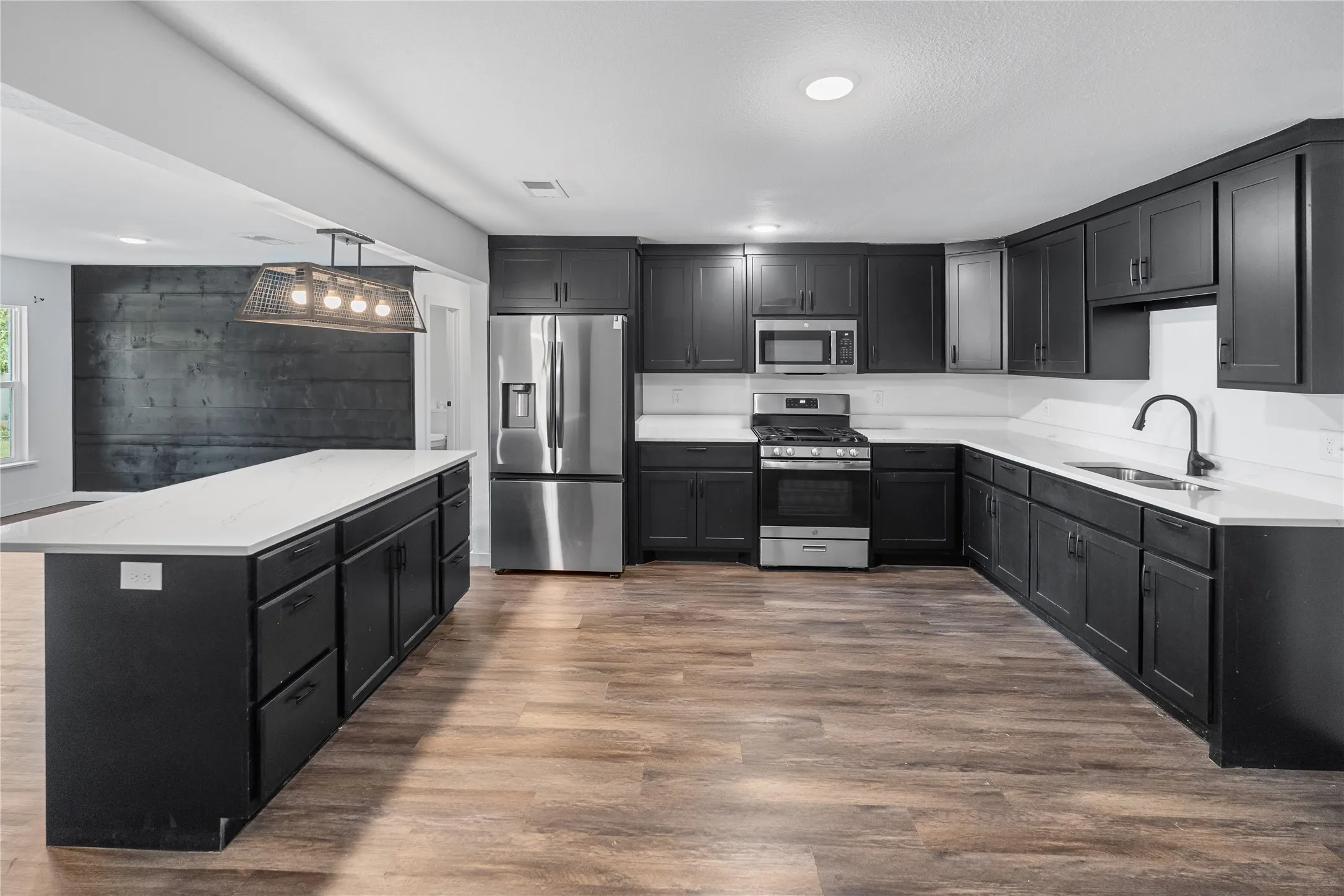 Single Family Residence For Rent in Hopkins County , 1613 Irwin Lane, Sulphur Springs, Texas 75482, 3 Bedroom, 2 Bathroom, Garage spaces, 1,514 Sqft, built in 1956, mls#21404602, Real Estate Agent in Sulphur Springs, Homes For Rent in Hopkins county, Homes For Rent in Sulphur Springs, Realtor in Sulphur Springs Texas, Real Estate Brokerage Independent Realty Texas, Luminita Cordes Realtor