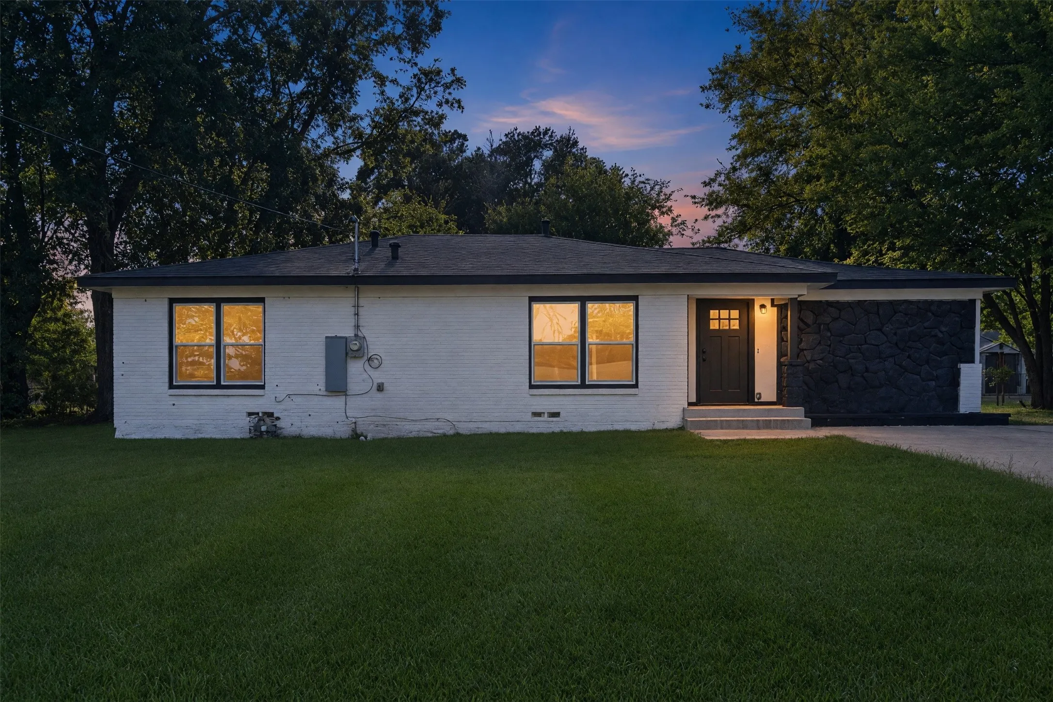 Single Family Residence For Rent in Hopkins County , 1613 Irwin Lane, Sulphur Springs, Texas 75482, 3 Bedroom, 2 Bathroom, Garage spaces, 1,514 Sqft, built in 1956, mls#21404602, Real Estate Agent in Sulphur Springs, Homes For Rent in Hopkins county, Homes For Rent in Sulphur Springs, Realtor in Sulphur Springs Texas, Real Estate Brokerage Independent Realty Texas, Luminita Cordes Realtor