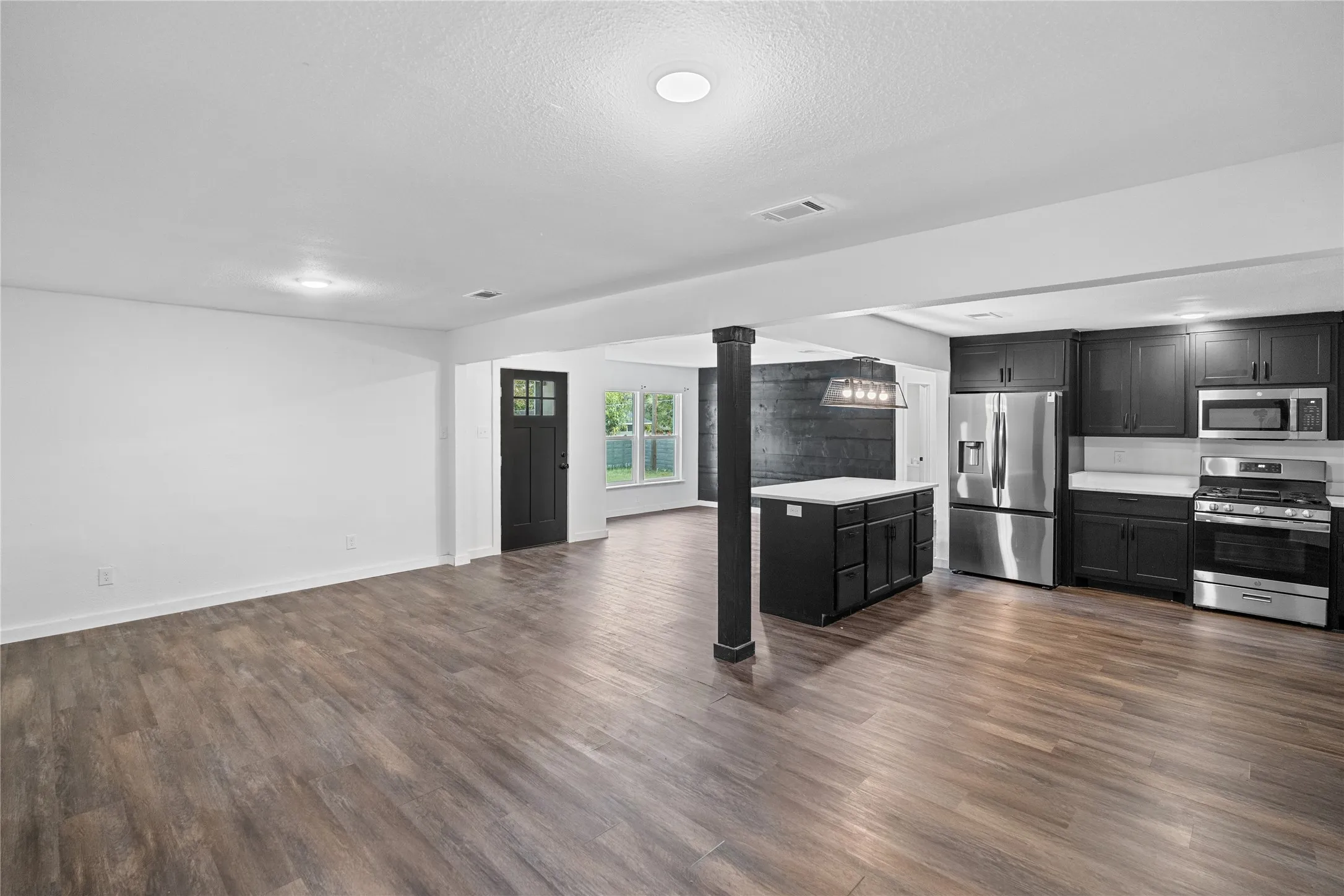 Single Family Residence For Rent in Hopkins County , 1613 Irwin Lane, Sulphur Springs, Texas 75482, 3 Bedroom, 2 Bathroom, Garage spaces, 1,514 Sqft, built in 1956, mls#21404602, Real Estate Agent in Sulphur Springs, Homes For Rent in Hopkins county, Homes For Rent in Sulphur Springs, Realtor in Sulphur Springs Texas, Real Estate Brokerage Independent Realty Texas, Luminita Cordes Realtor