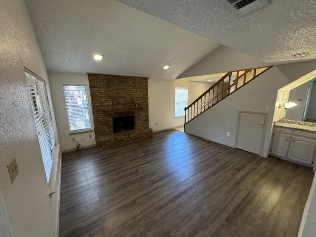 Single Family Residence For Sale in Tarrant County , 1432 Palmnold Circle W, Fort Worth, Texas 76120, 3 Bedroom, 3 Bathroom, 2 Garage spaces, 1,522 Sqft, built in 1981, mls#21380165, Real Estate Agent in Fort Worth, Homes For Sale in Tarrant county, Homes For Sale in Fort Worth, Realtor in Fort Worth Texas, Real Estate Brokerage Independent Realty Texas, Luminita Cordes Realtor