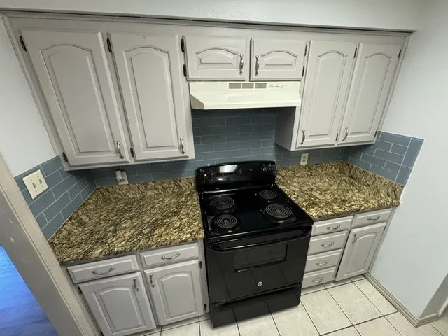 Single Family Residence For Sale in Tarrant County , 1432 Palmnold Circle W, Fort Worth, Texas 76120, 3 Bedroom, 3 Bathroom, 2 Garage spaces, 1,522 Sqft, built in 1981, mls#21380165, Real Estate Agent in Fort Worth, Homes For Sale in Tarrant county, Homes For Sale in Fort Worth, Realtor in Fort Worth Texas, Real Estate Brokerage Independent Realty Texas, Luminita Cordes Realtor