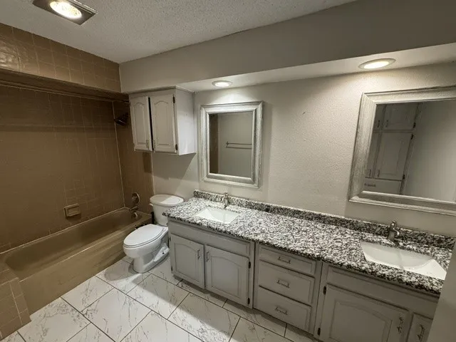Single Family Residence For Sale in Tarrant County , 1432 Palmnold Circle W, Fort Worth, Texas 76120, 3 Bedroom, 3 Bathroom, 2 Garage spaces, 1,522 Sqft, built in 1981, mls#21380165, Real Estate Agent in Fort Worth, Homes For Sale in Tarrant county, Homes For Sale in Fort Worth, Realtor in Fort Worth Texas, Real Estate Brokerage Independent Realty Texas, Luminita Cordes Realtor