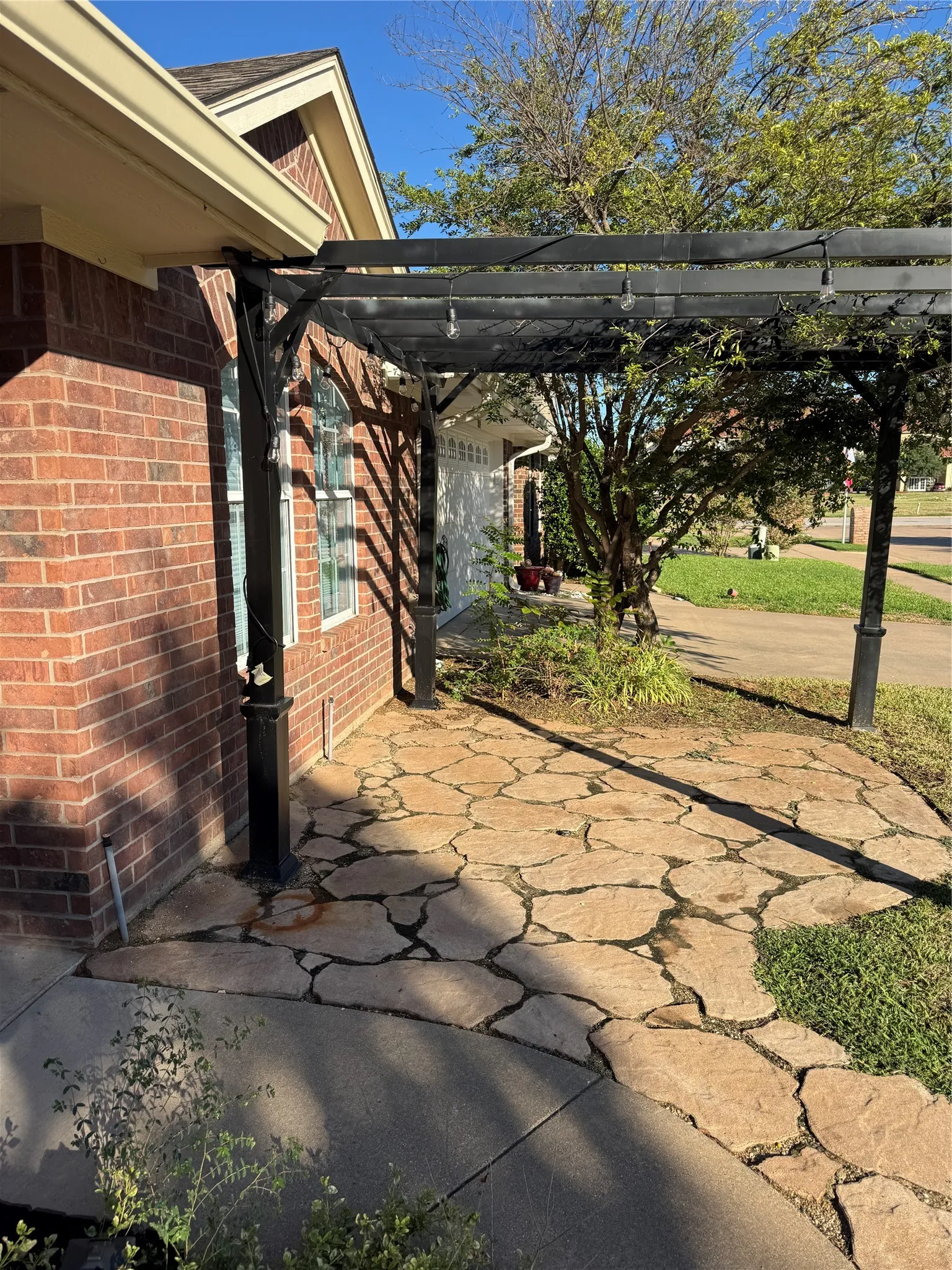 pergola in the front yard