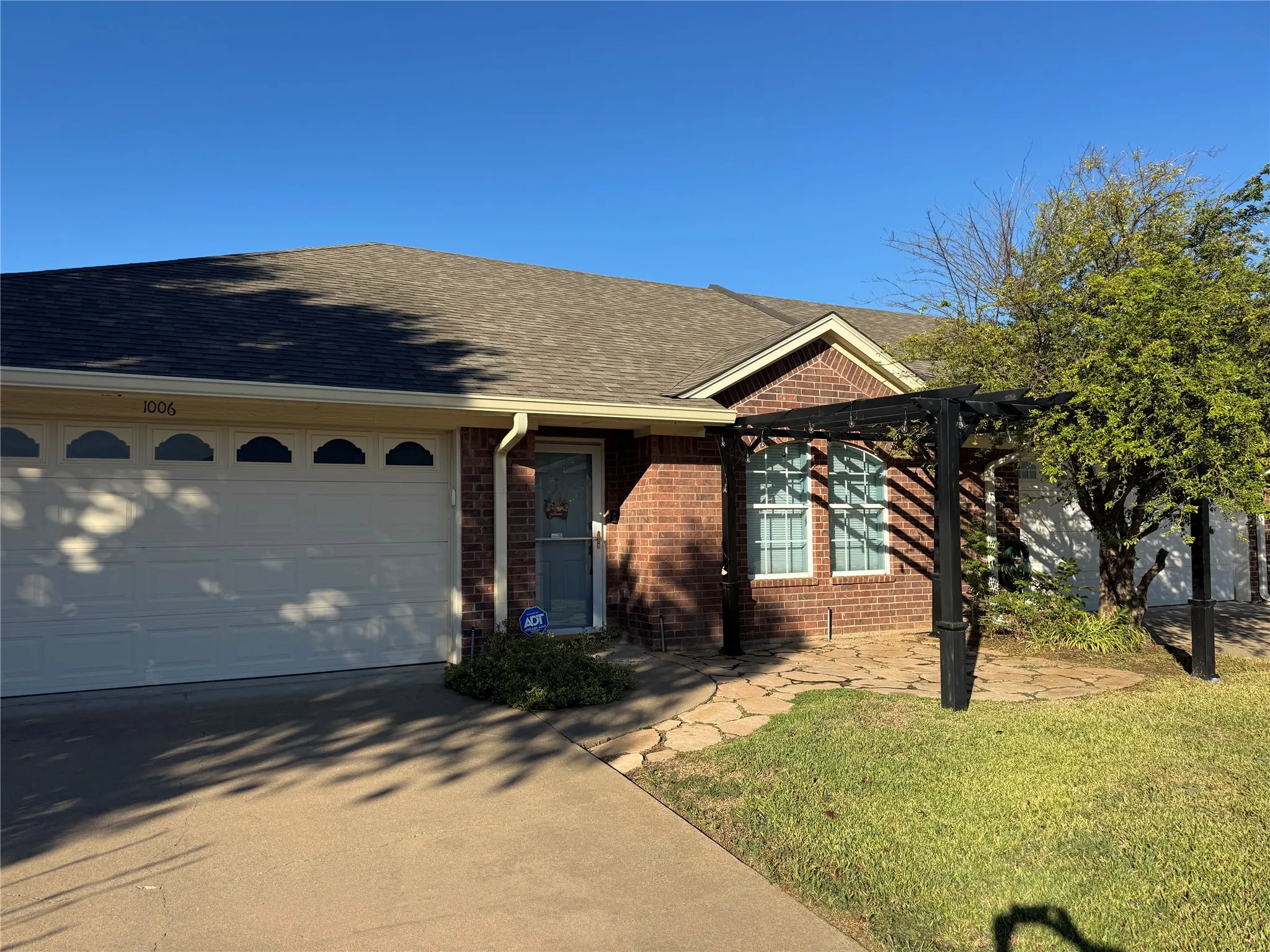 Single Family Residence For Rent in Hood County , 1006 Teresa Court, Granbury, Texas 76048, 2 Bedroom, 2 Bathroom, 2 Garage spaces, 1,190 Sqft, built in 2003, mls#21404571, Real Estate Agent in Granbury, Homes For Rent in Hood county, Homes For Rent in Granbury, Realtor in Granbury Texas, Real Estate Brokerage Independent Realty Texas, Luminita Cordes Realtor